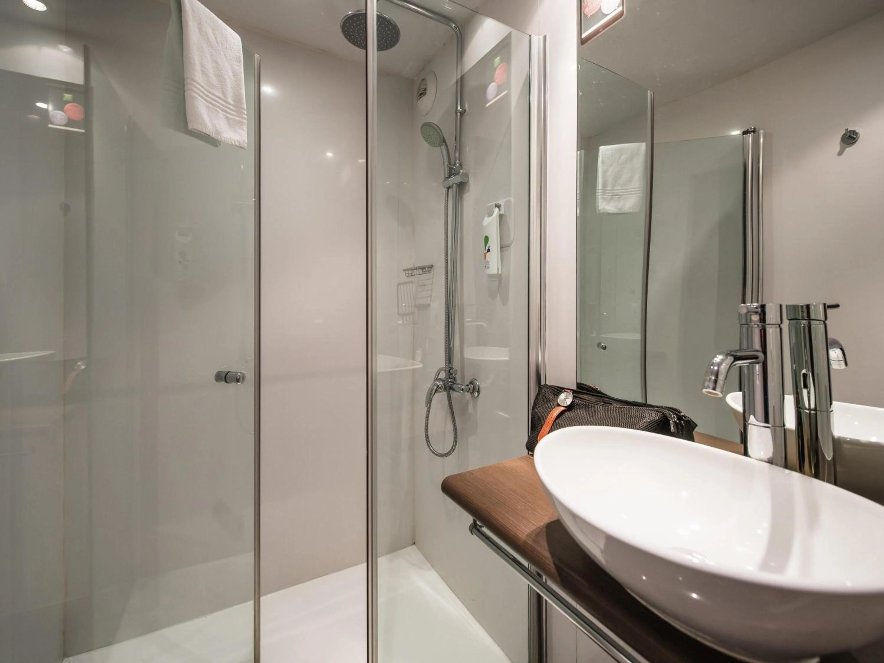 Bedroom in Ibis Styles Toulouse Blagnac Aéroport