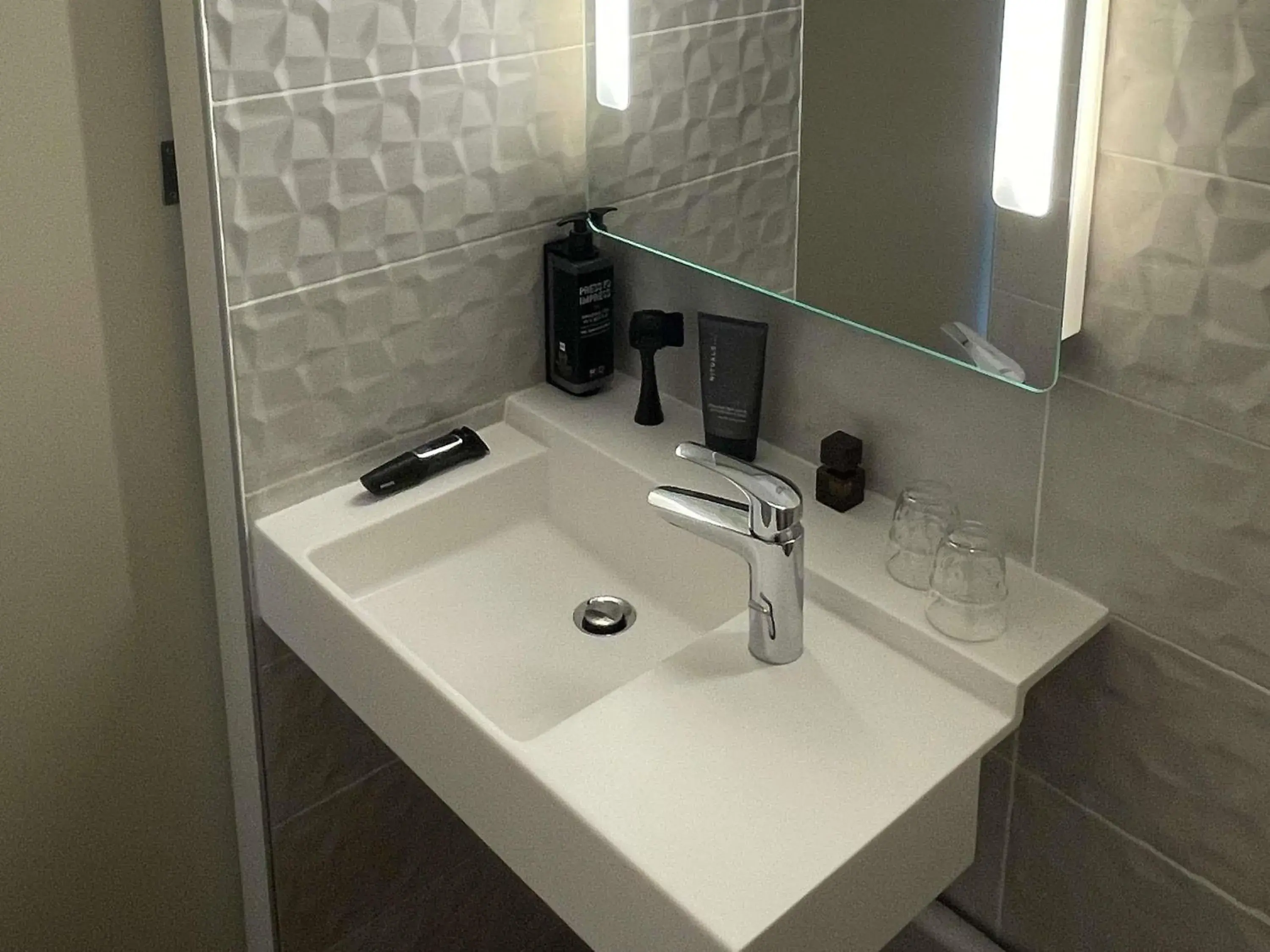 Bathroom in Ibis Styles Toulouse Blagnac Aéroport Bathroom in Ibis Styles Toulouse Blagnac Aéroport