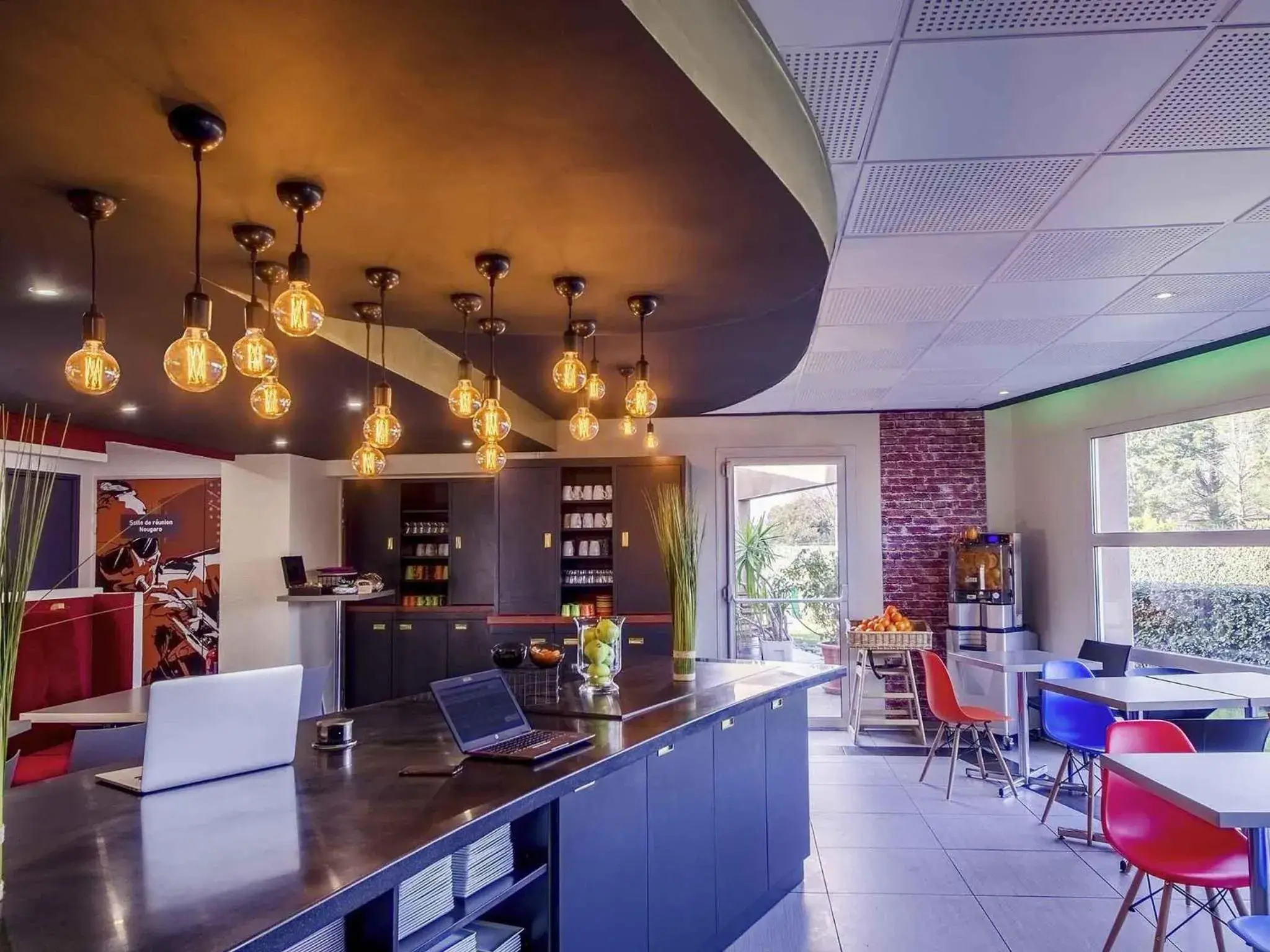 Lounge or bar in Ibis Styles Toulouse Blagnac Aéroport Lounge or bar in Ibis Styles Toulouse Blagnac Aéroport