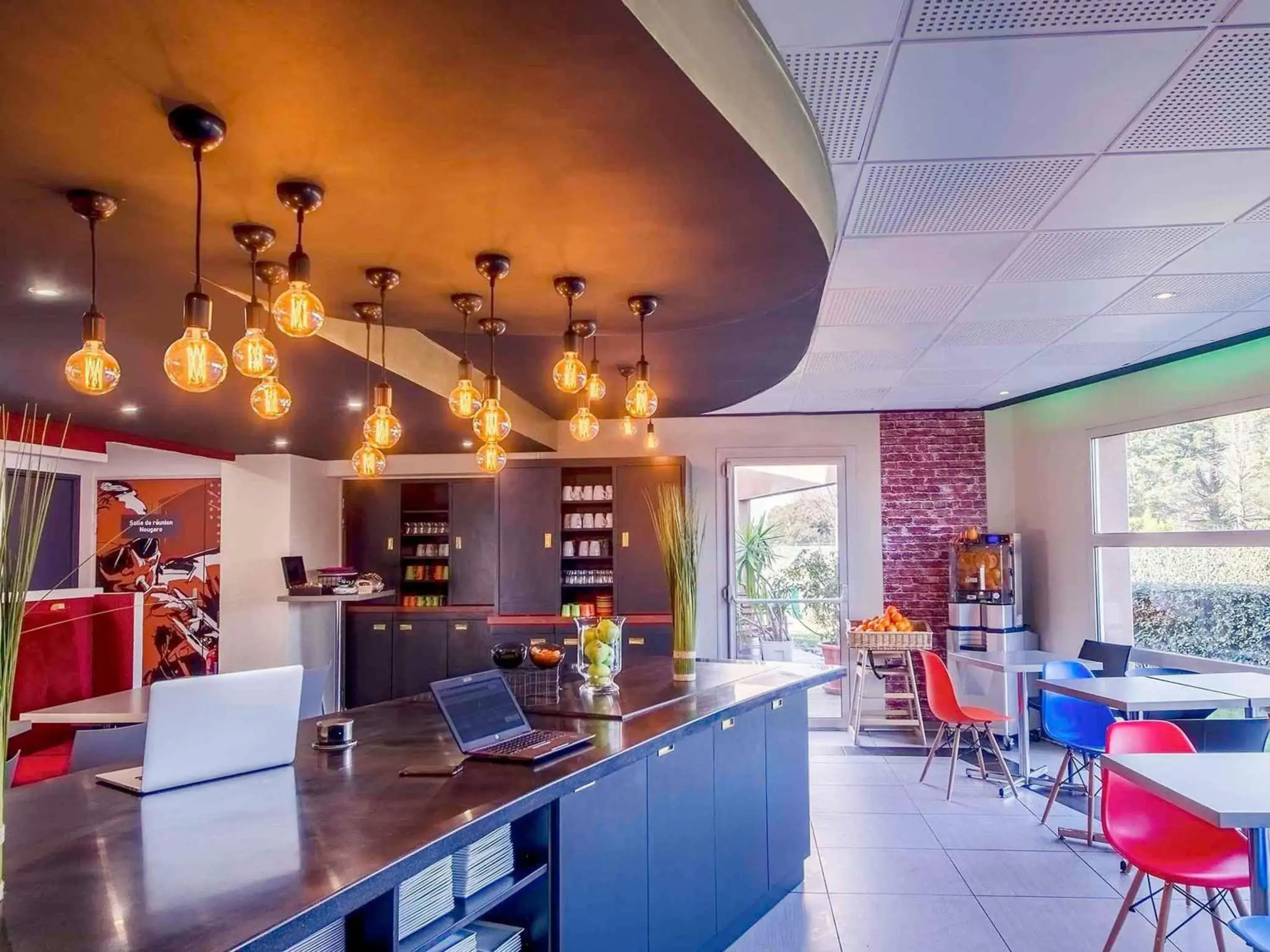 Lounge or bar in Ibis Styles Toulouse Blagnac Aéroport Lounge or bar in Ibis Styles Toulouse Blagnac Aéroport