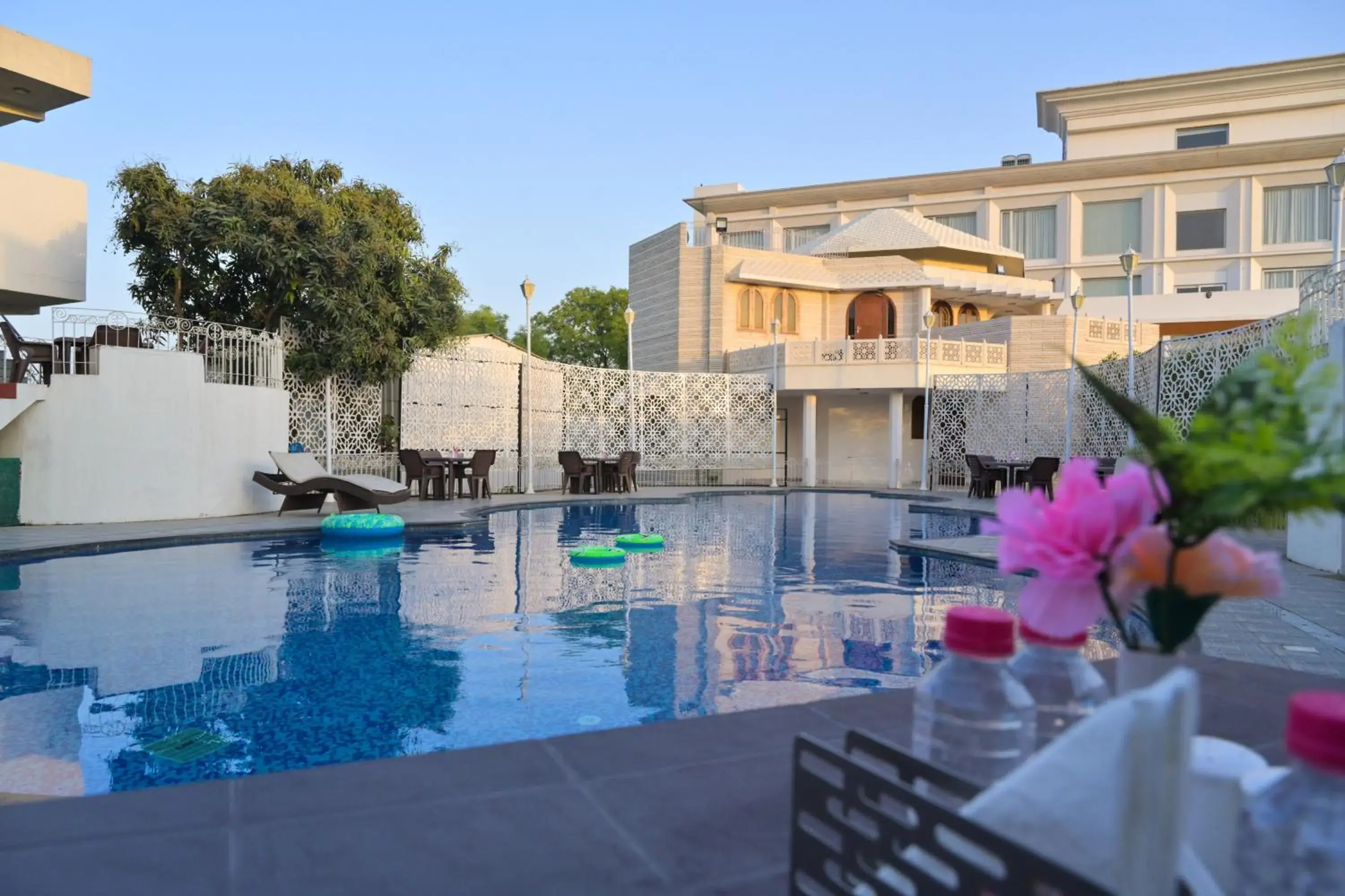 Swimming pool in Stardom Resort Jaipur Swimming pool in Stardom Resort Jaipur