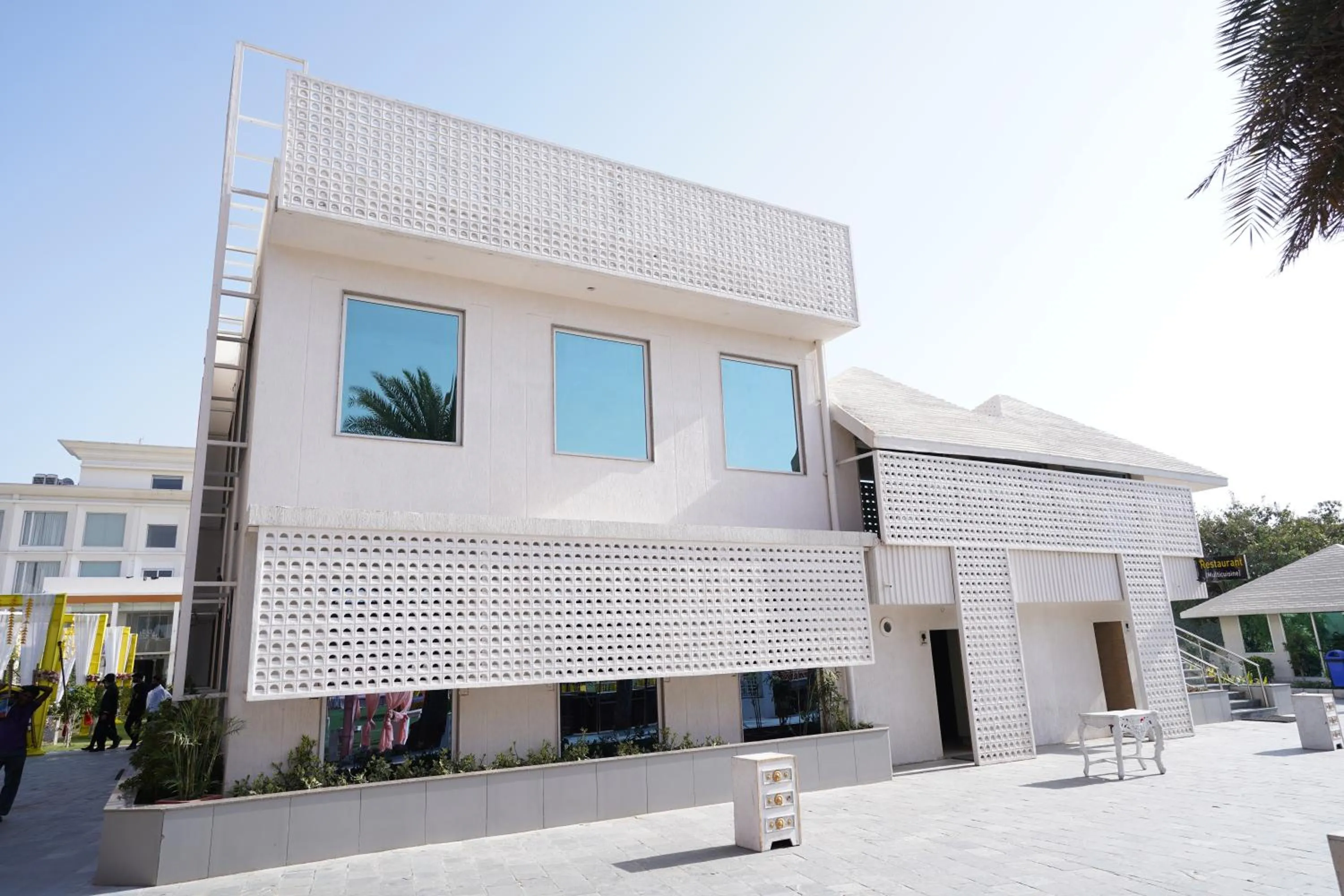 Restaurant/places to eat in Stardom Resort Jaipur