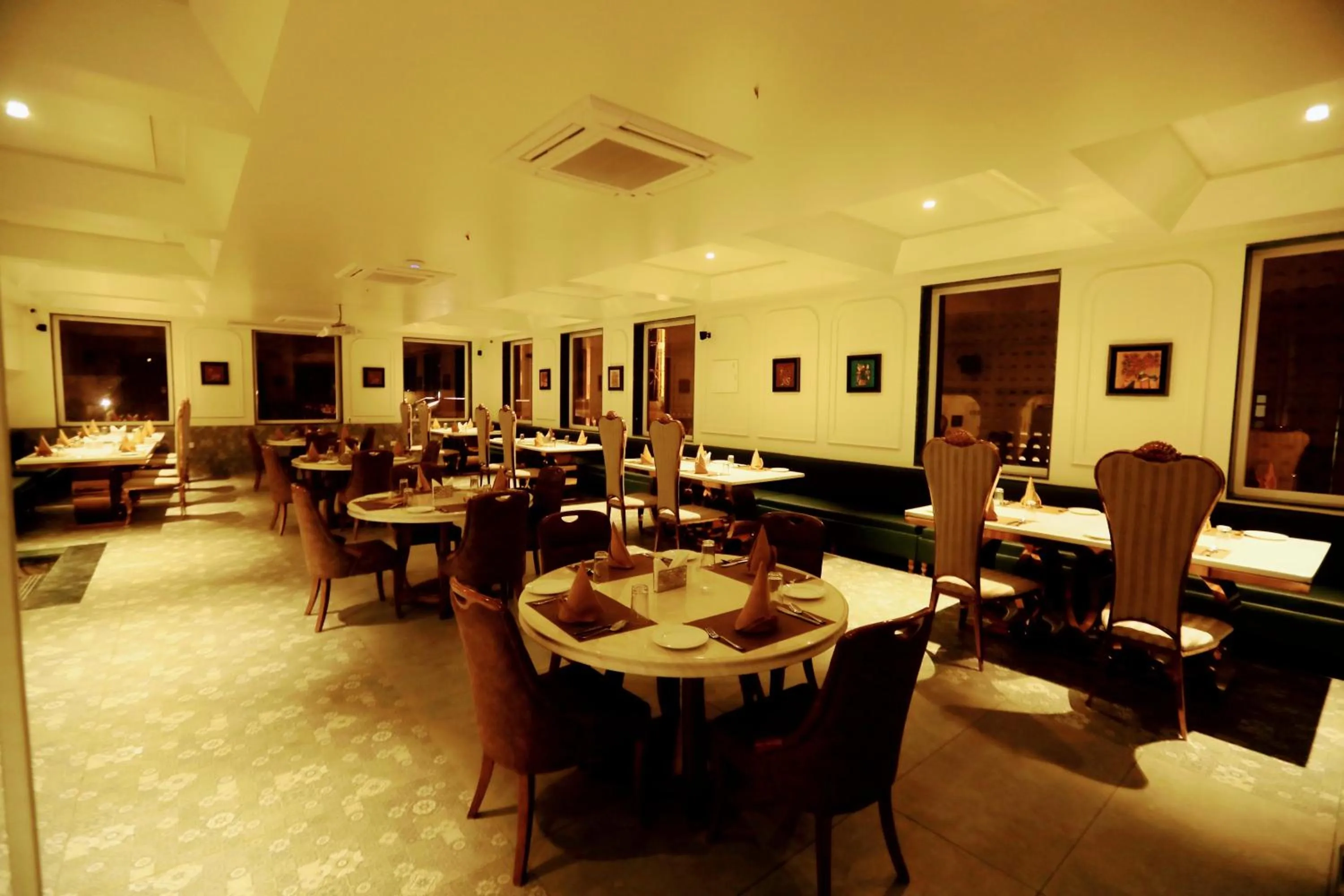 Restaurant/places to eat in Stardom Resort Jaipur
