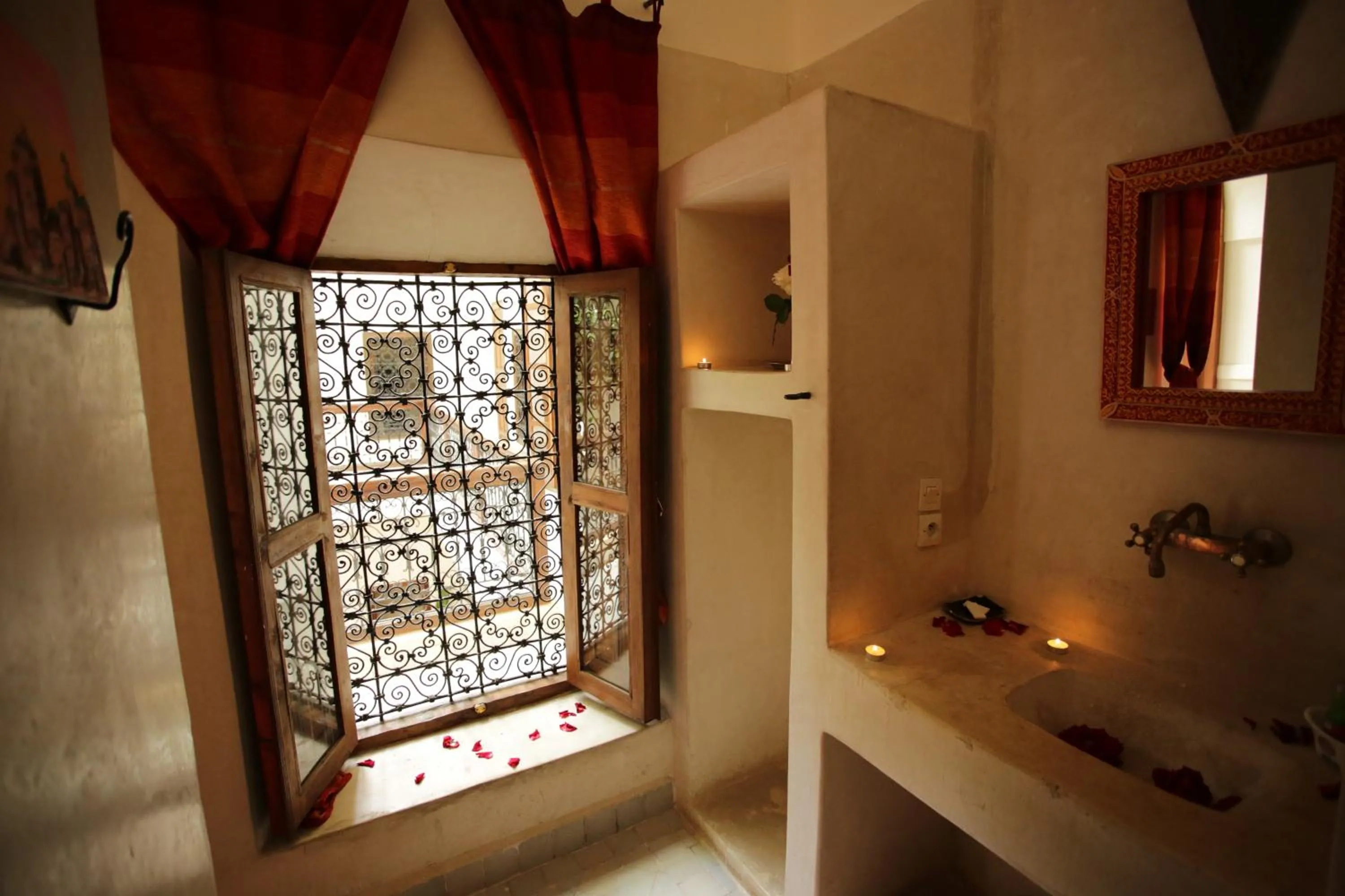 Riad white flowers