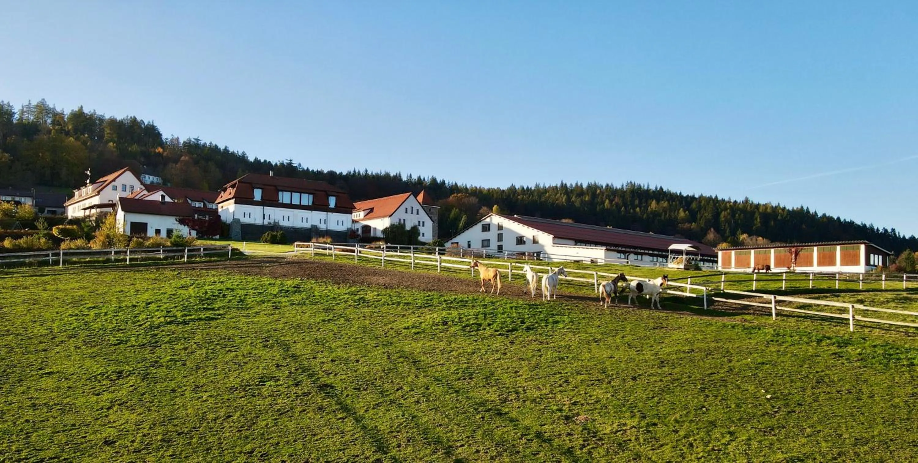 Hotelový a jezdecký areál Dvůr Krutěnice