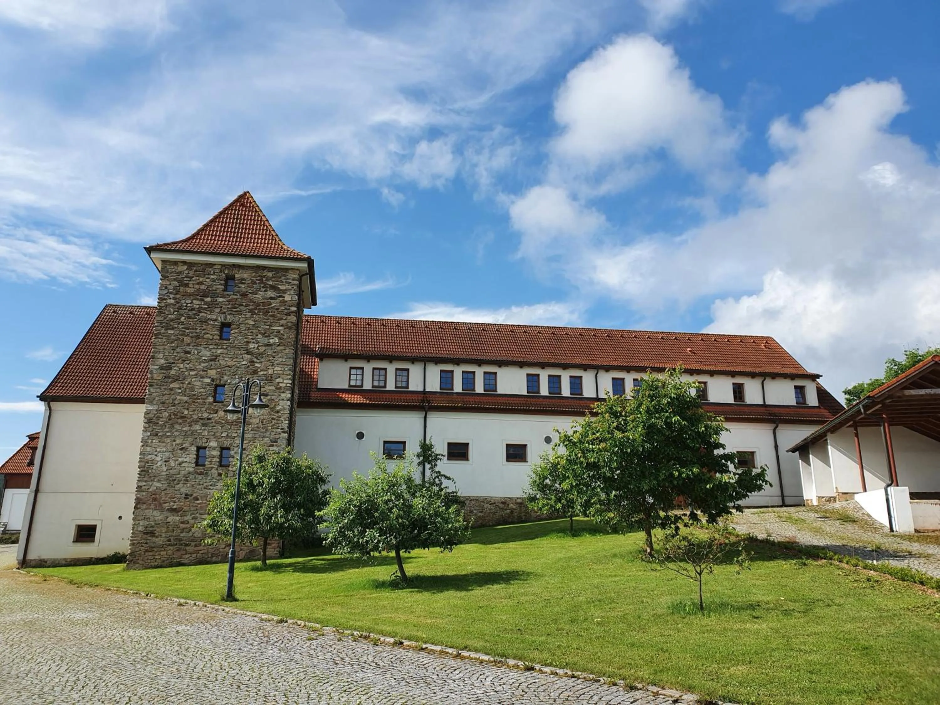 Hotelový a jezdecký areál Dvůr Krutěnice