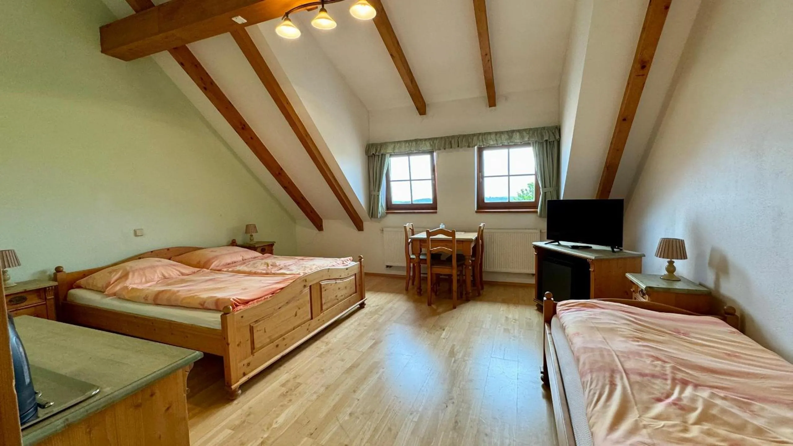 Bed in Hotelový a jezdecký areál Dvůr Krutěnice