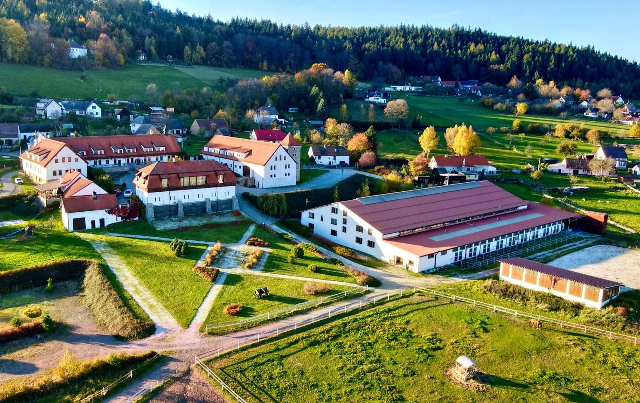 Hotelový a jezdecký areál Dvůr Krutěnice