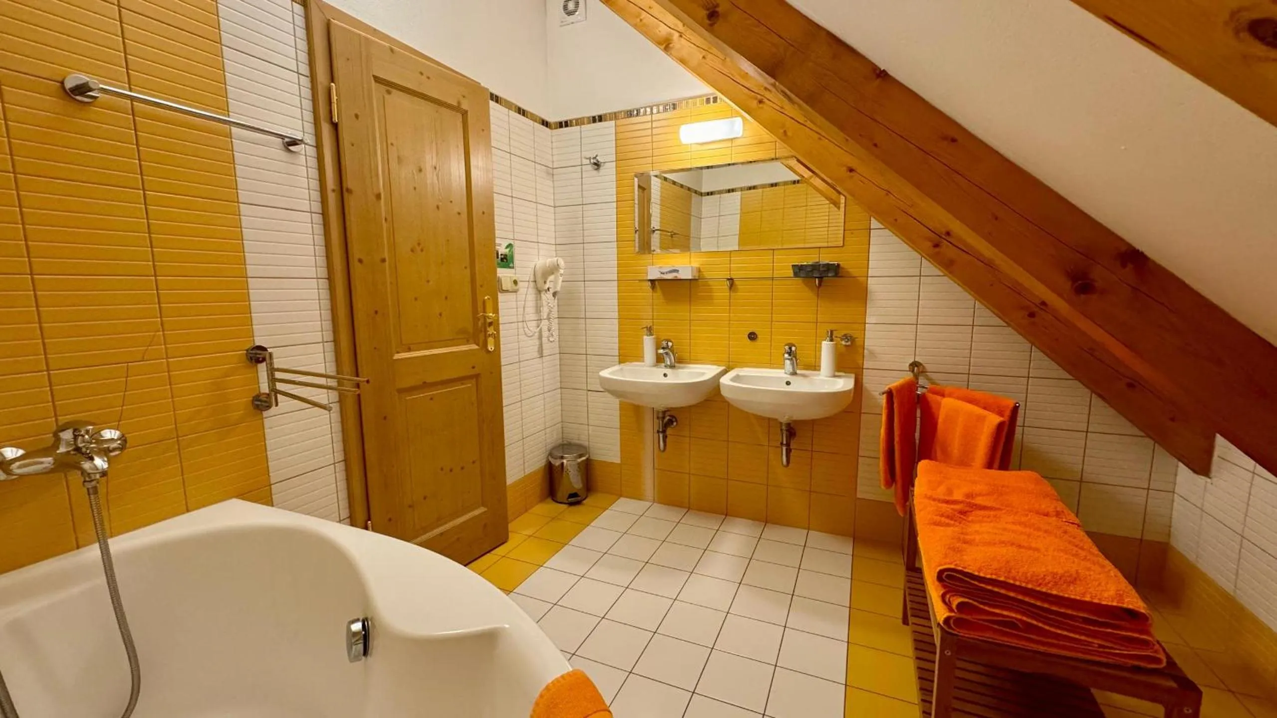 Hotelový a jezdecký areál Dvůr Krutěnice