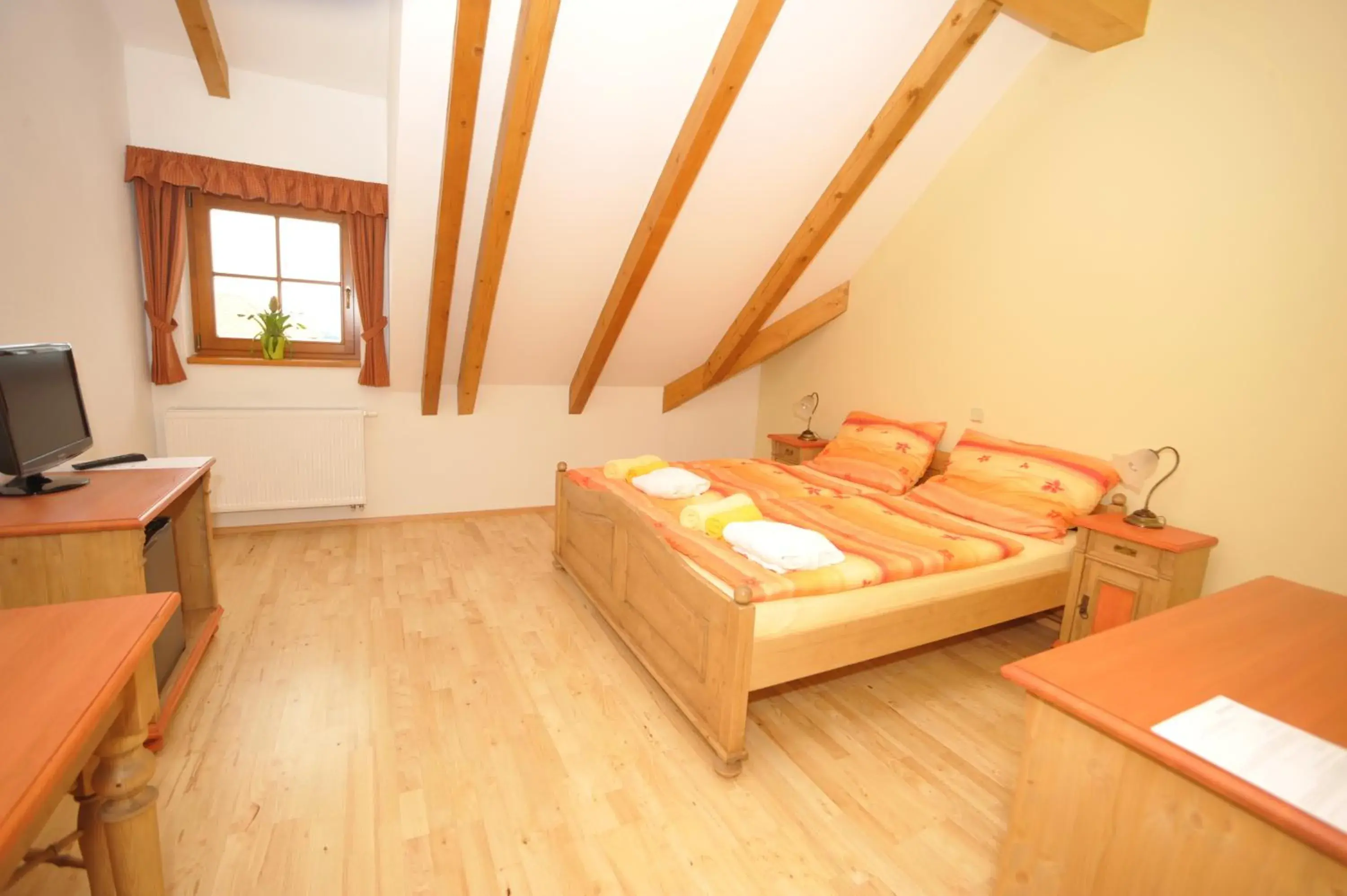 Double Room with Private Bathroom in Hotelový a jezdecký areál Dvůr Krutěnice Double Room with Private Bathroom in Hotelový a jezdecký areál Dvůr Krutěnice