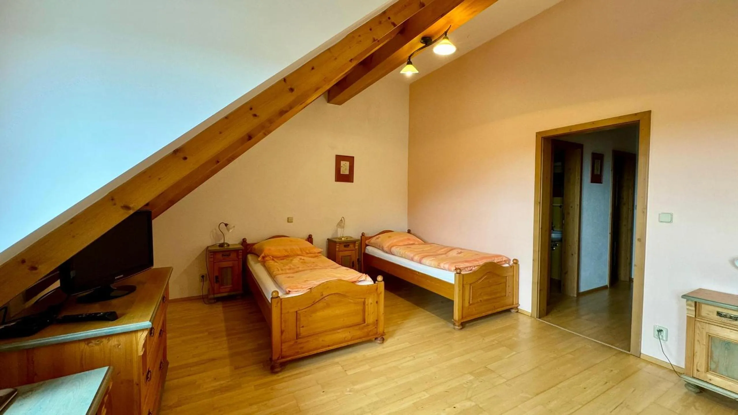 Bed in Hotelový a jezdecký areál Dvůr Krutěnice