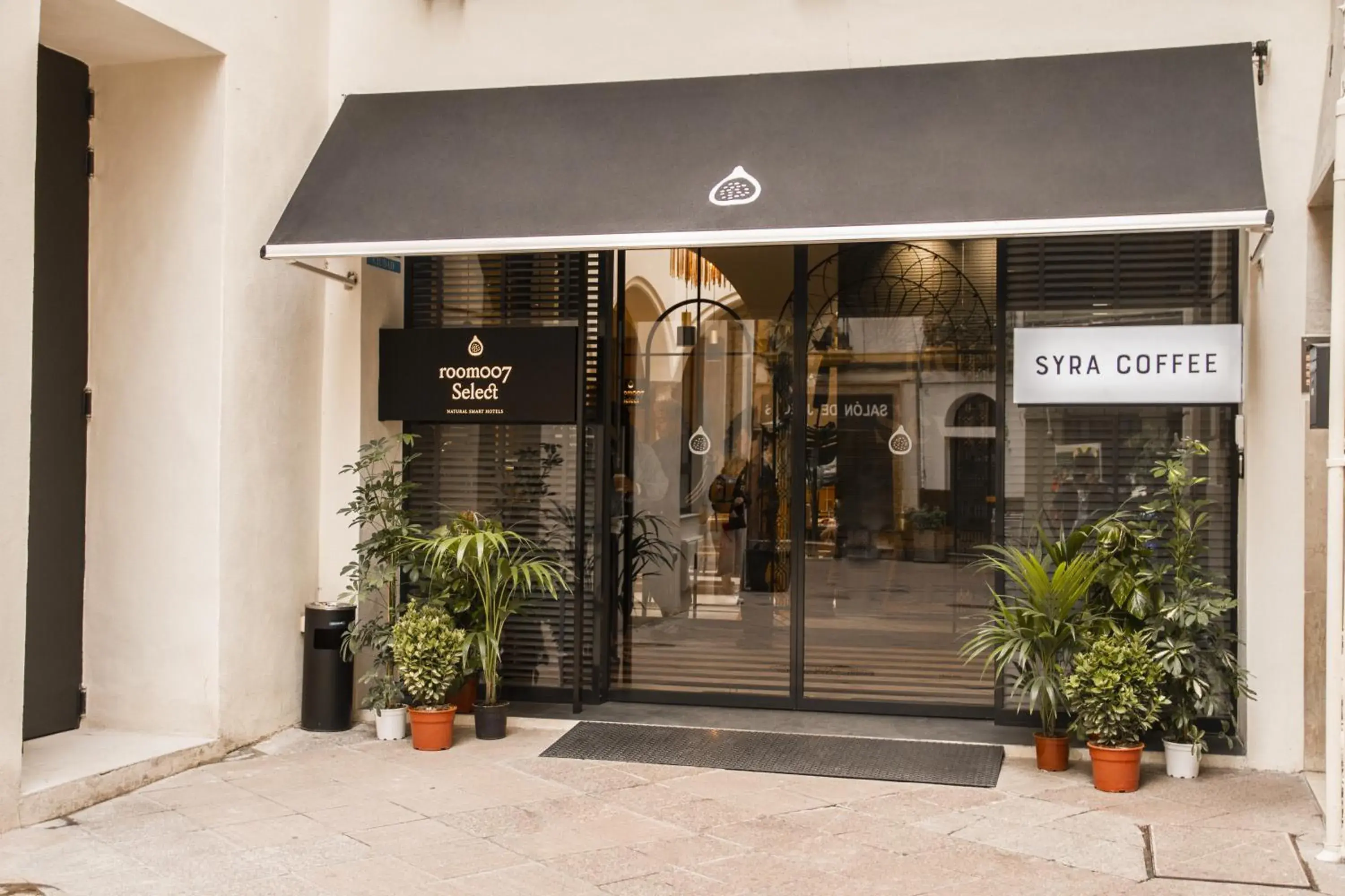 Facade/entrance in room Select Tetuán Facade/entrance in room Select Tetuán