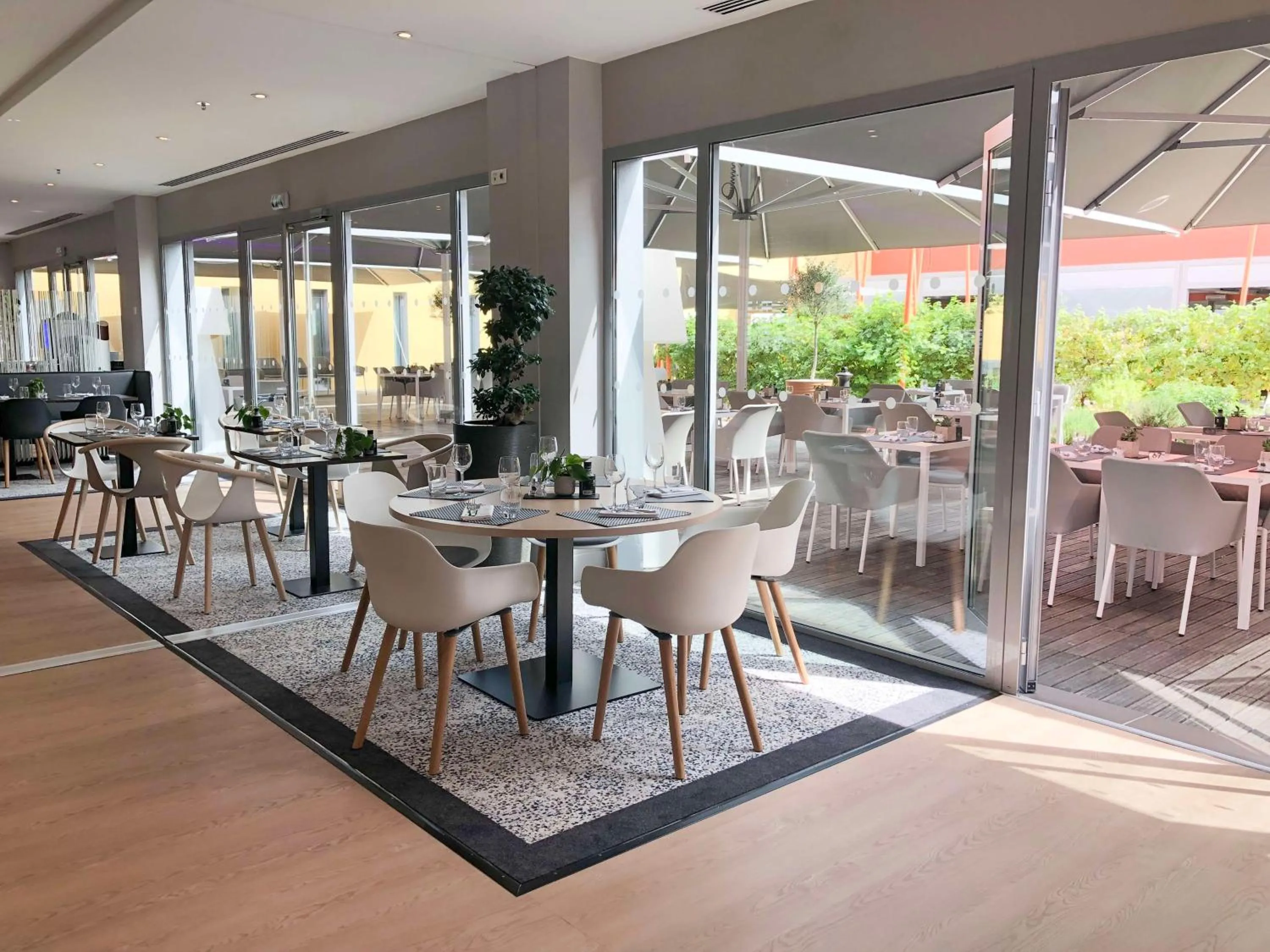 Restaurant/places to eat in Radisson Blu Hotel Toulouse Airport