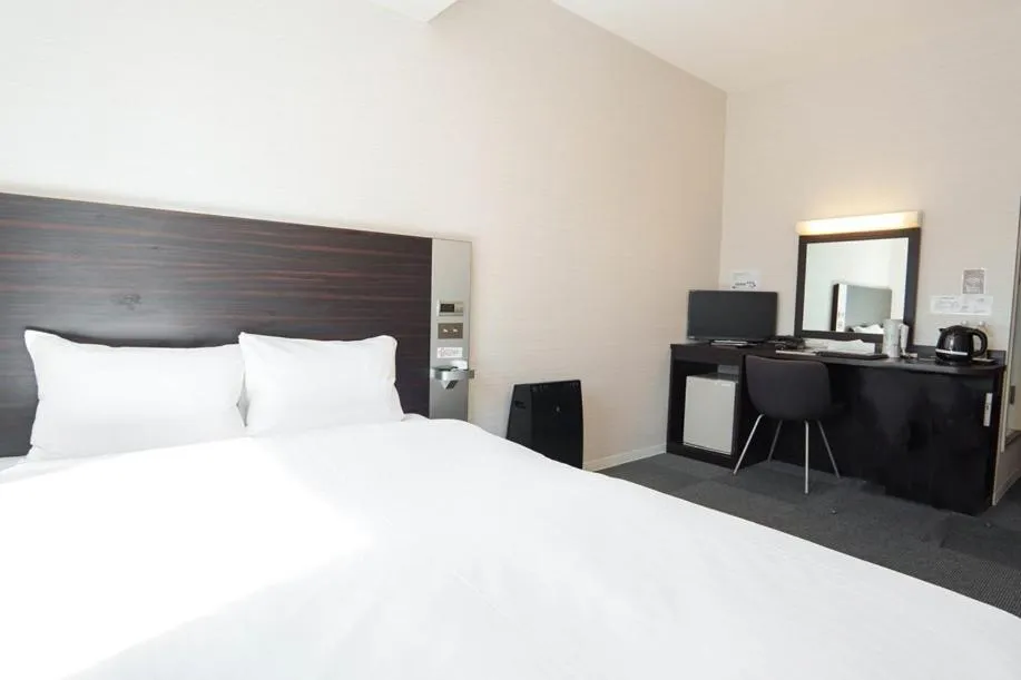 Bed in Osaka City Hotel Kyobashi