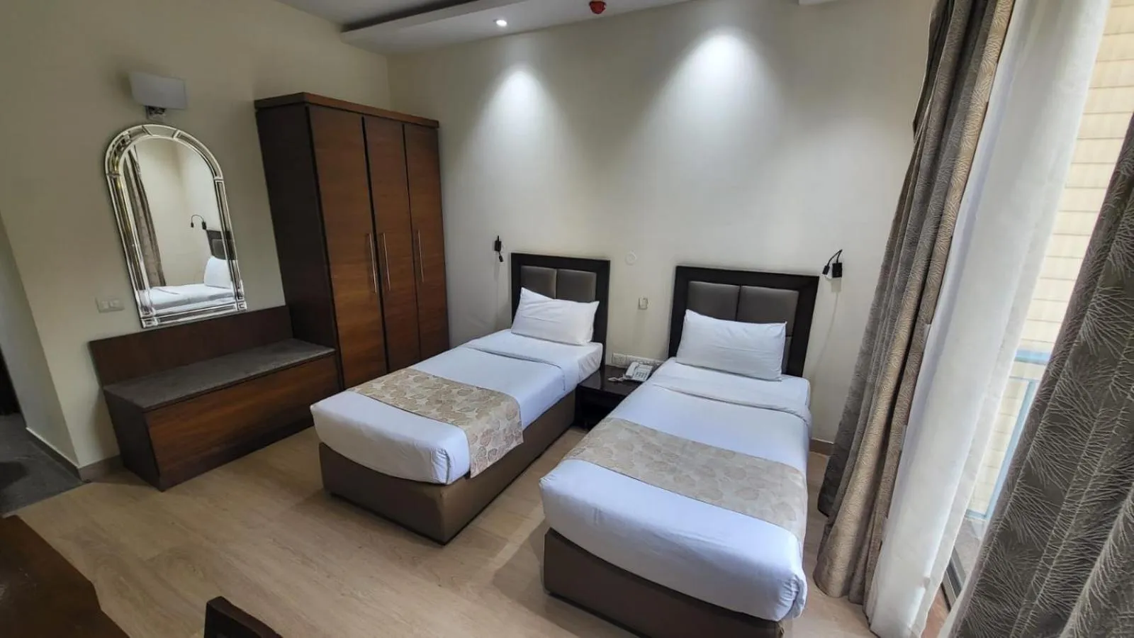 Bed in UDS Villa - Next to VFS, Walking to Connaught Place