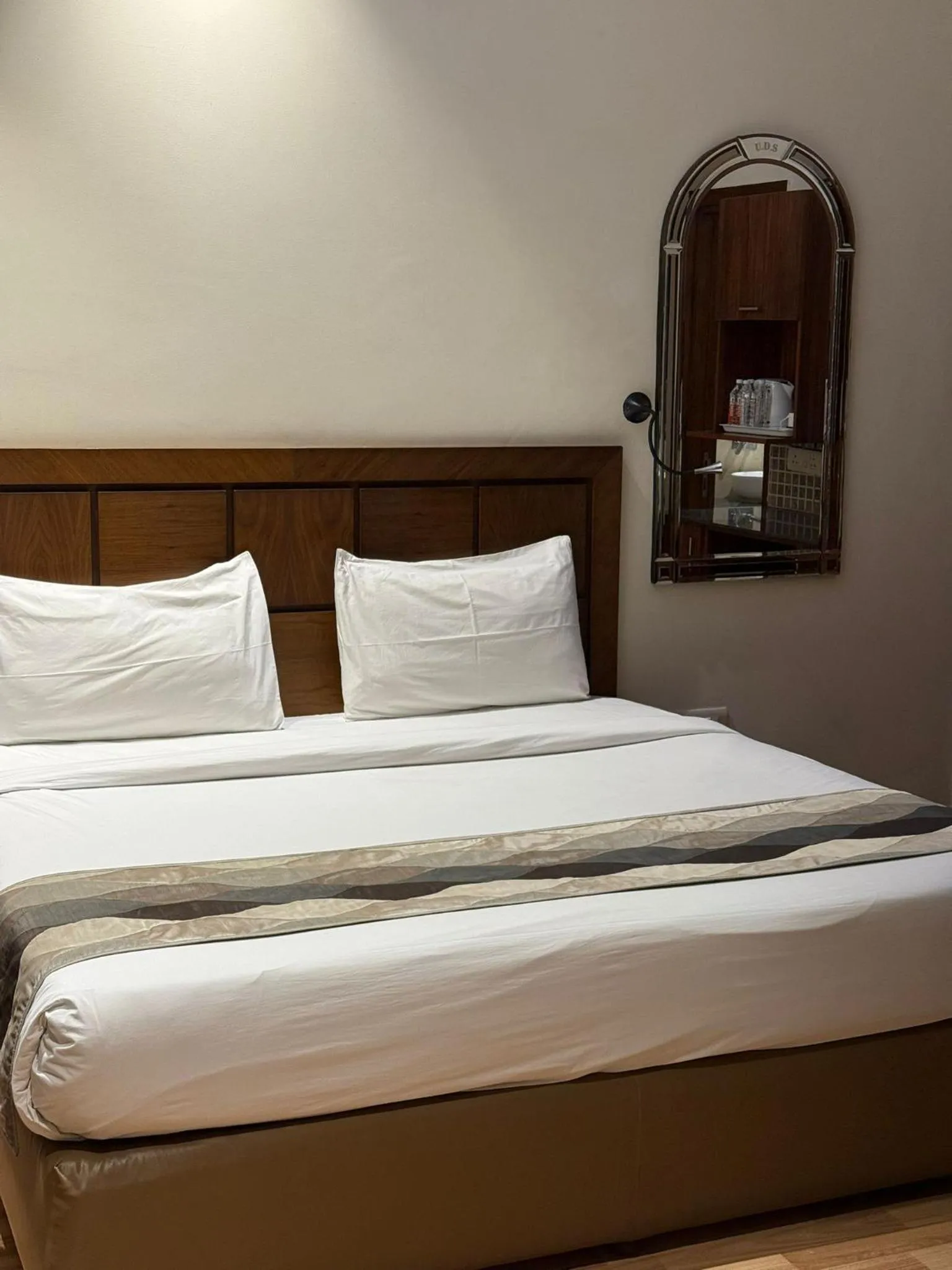 Bed in UDS Villa - Next to VFS, Walking to Connaught Place