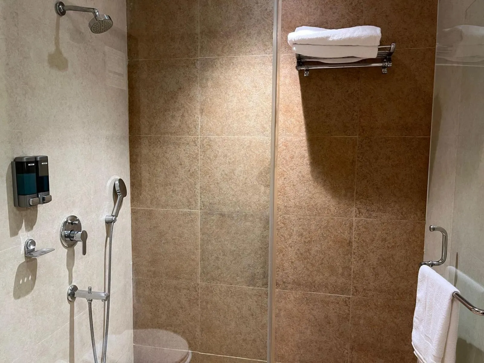 Shower in UDS Villa Scandinavian - Next to VFS, Walking to Connaught Place