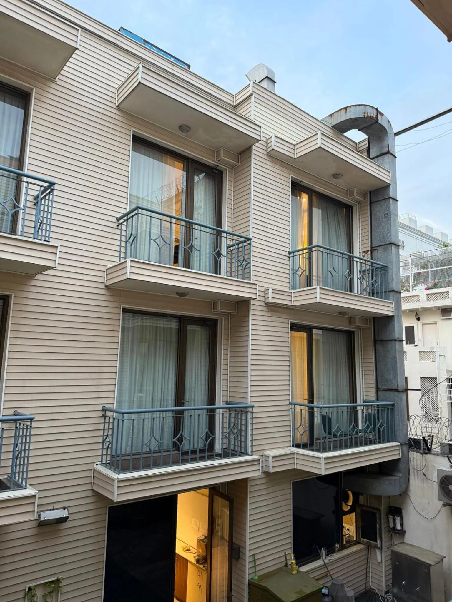 Property building in UDS Villa - Next to VFS, Walking to Connaught Place