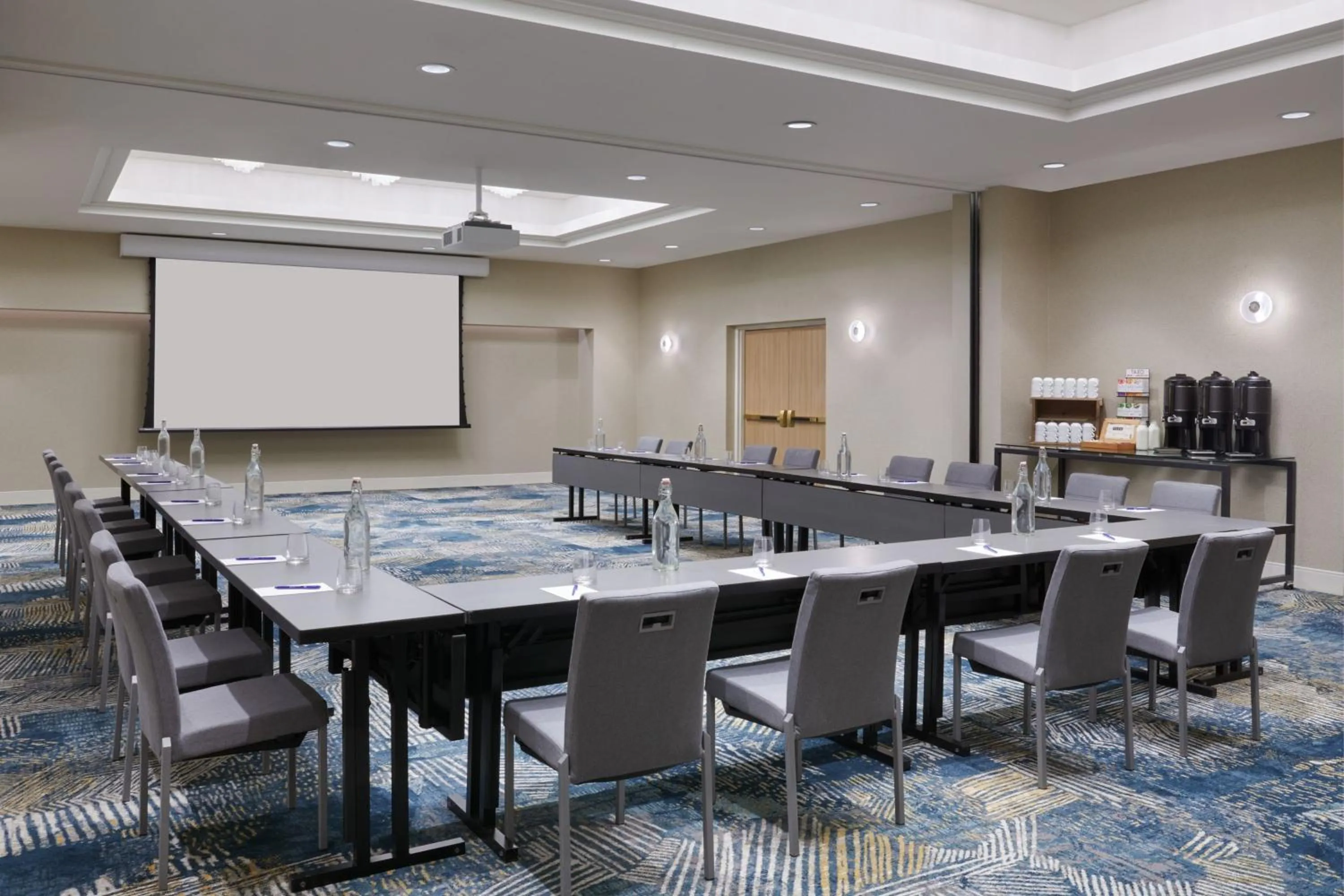 Meeting/conference room in Delta Hotels Calgary Airport In-Terminal