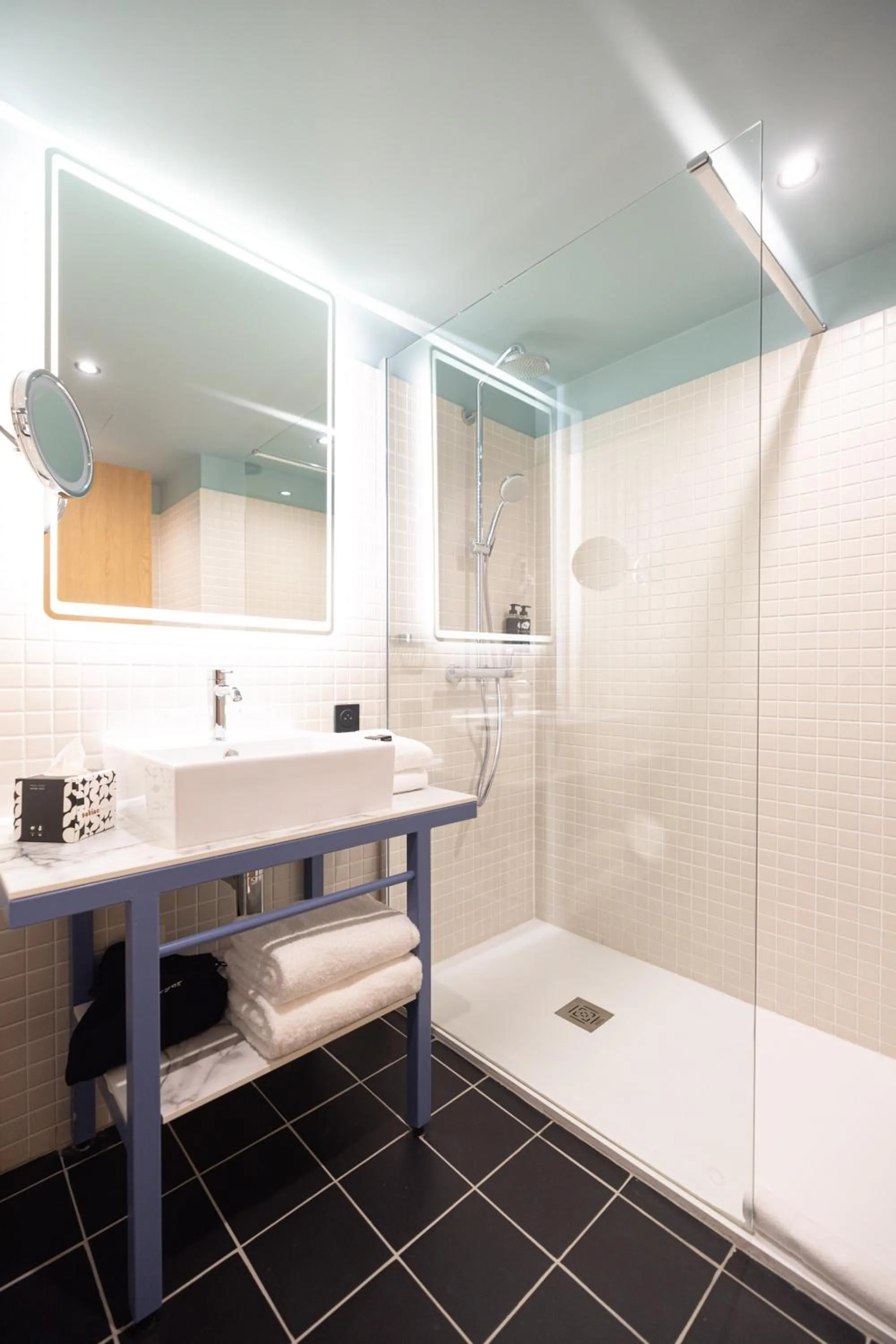 Bathroom in KOPSTER Hotel Residence Paris Ouest Colombes