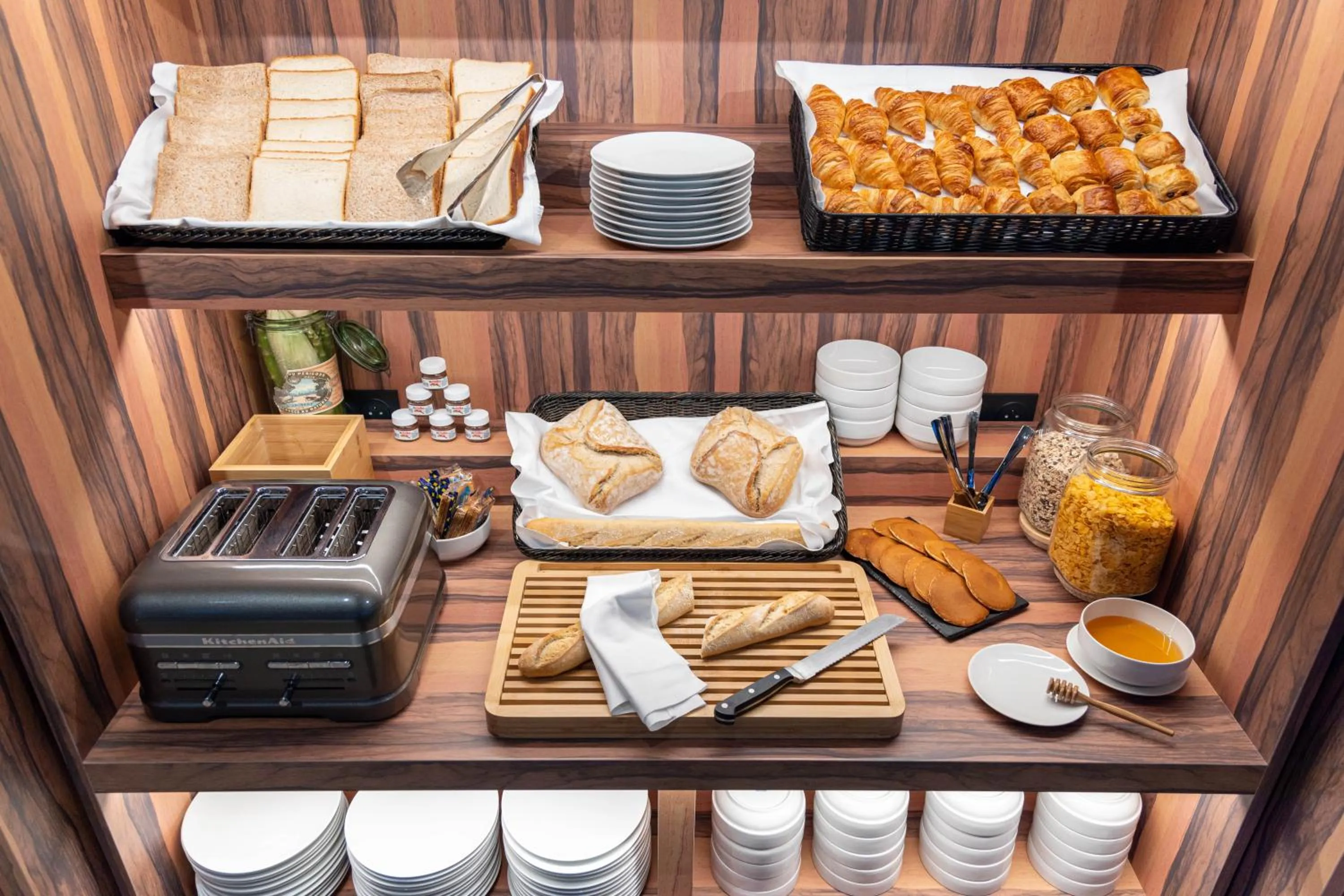 Buffet breakfast in KOPSTER Hotel Residence Paris Ouest Colombes