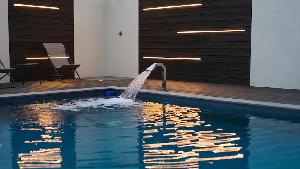 Swimming pool in Vietti Apartments