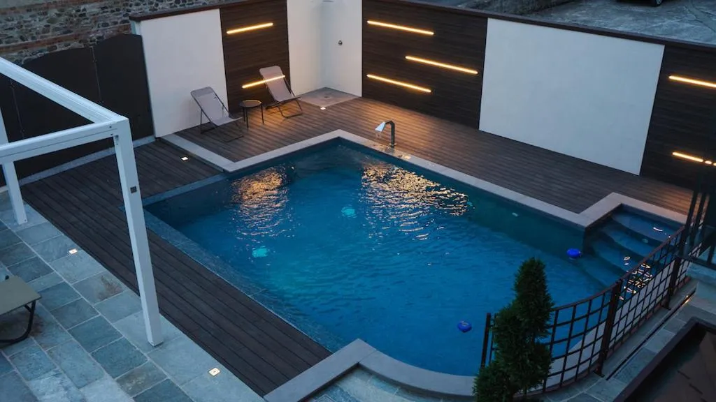 Swimming pool in Vietti Apartments