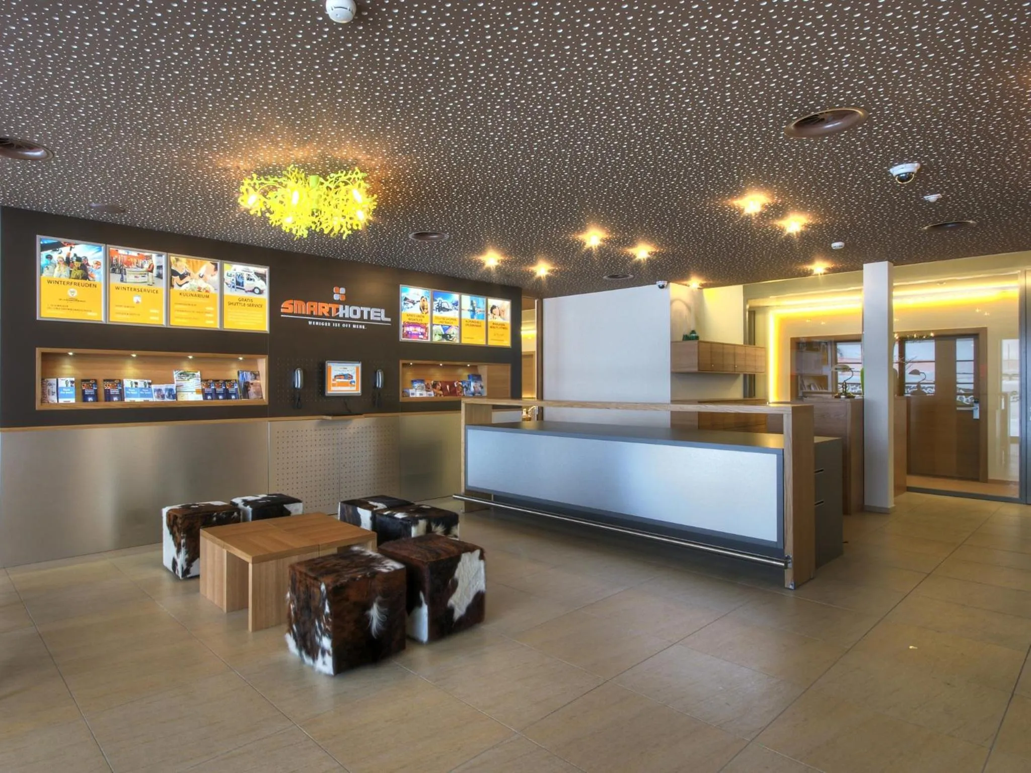 Communal lounge/ TV room in Smart-Hotel