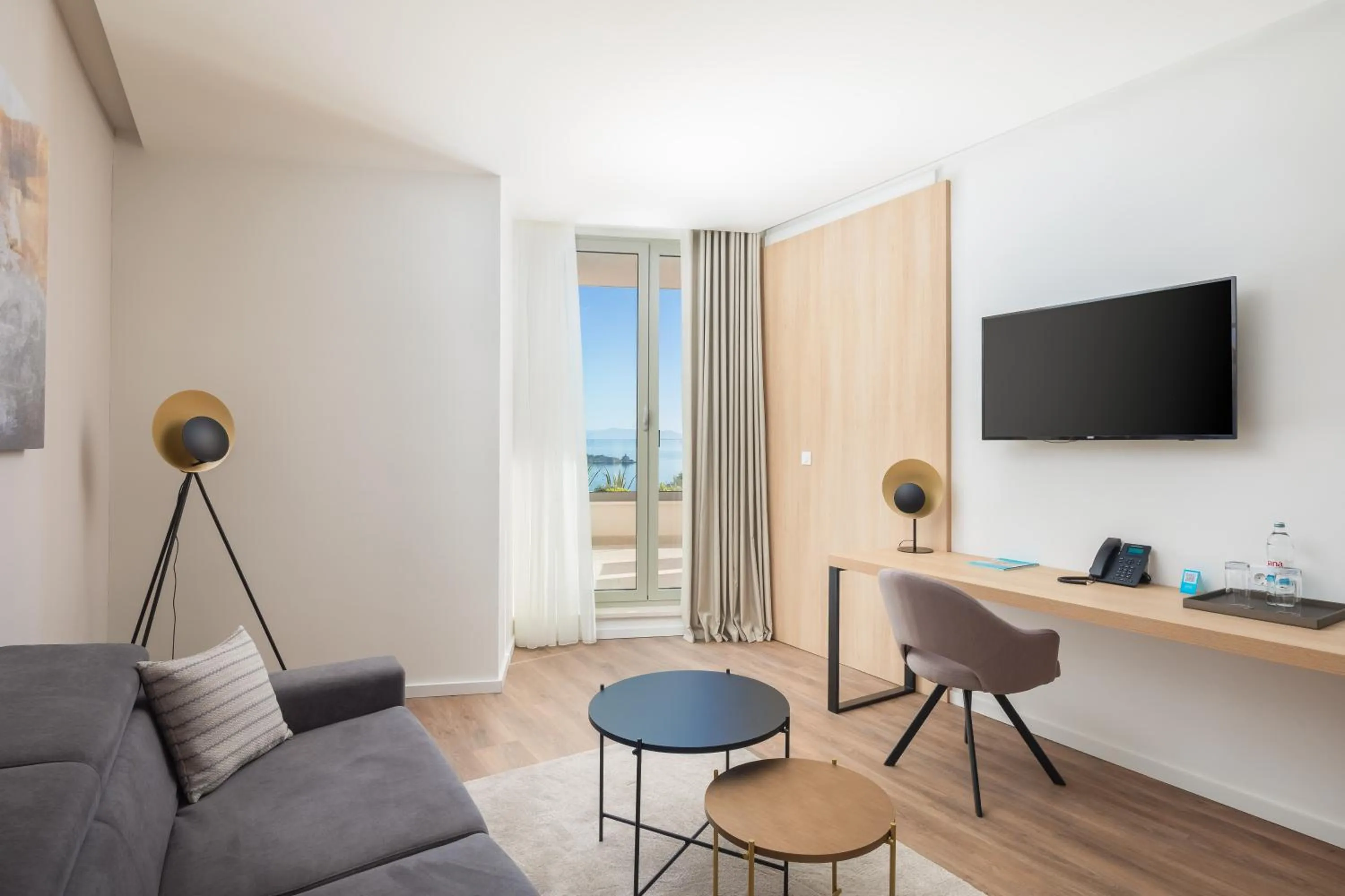 TV and multimedia in Aminess Laurel Khalani Hotel