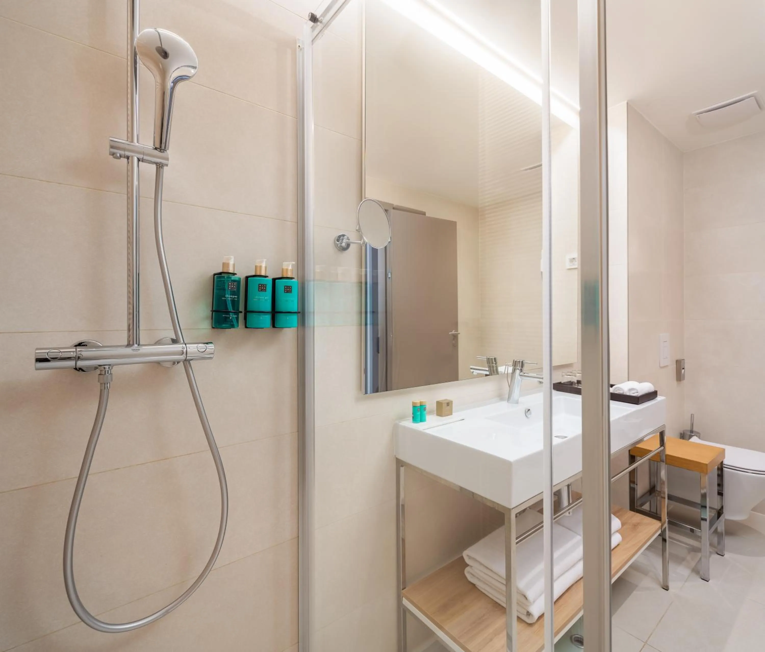 Shower in Aminess Laurel Khalani Hotel