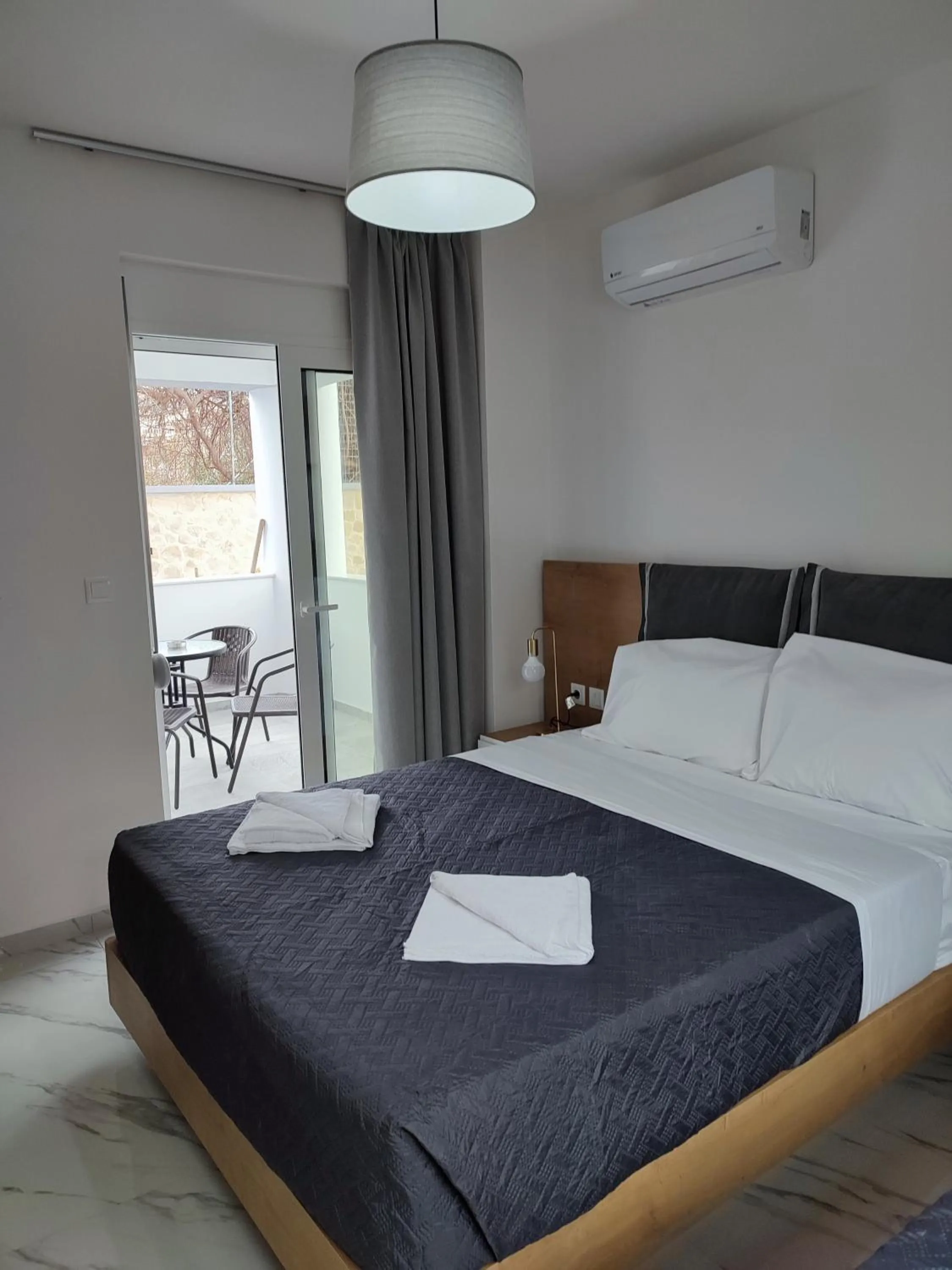 Photo of the whole room, Bed in Deluxe City Hotel