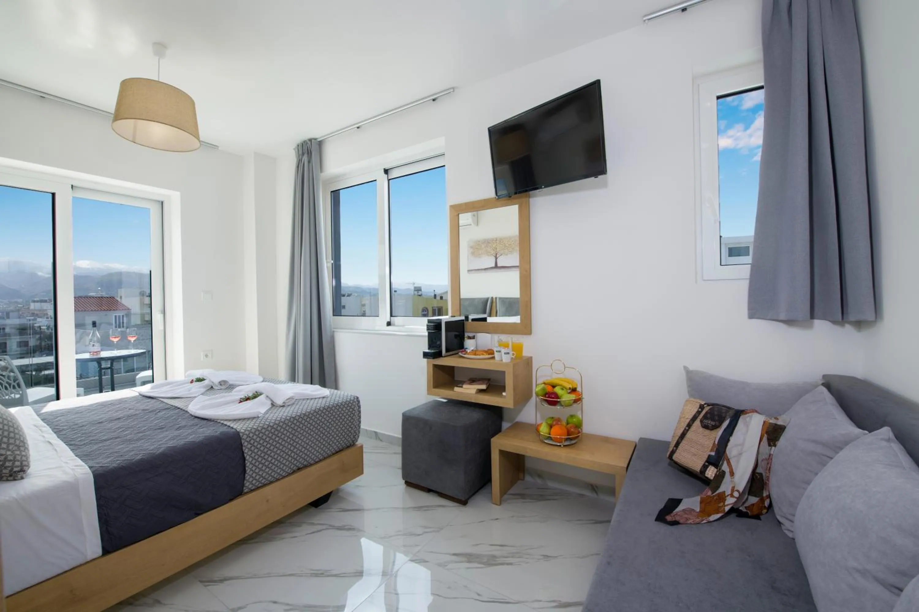 Photo of the whole room, Bed in Deluxe City Hotel