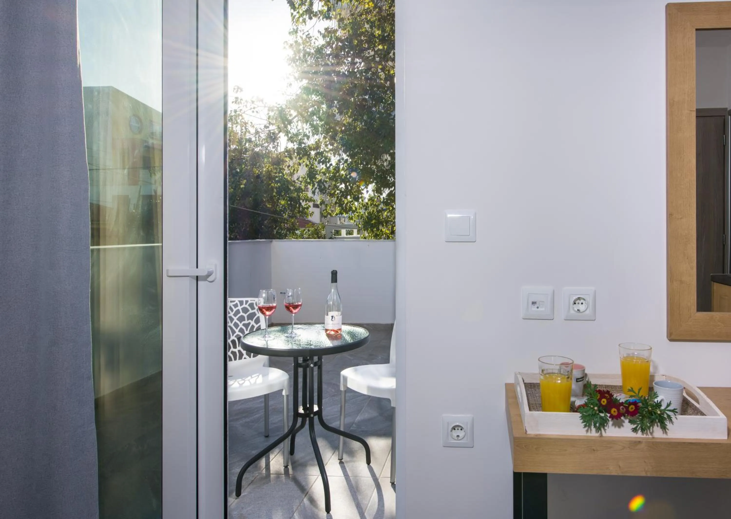 Coffee/tea facilities in Deluxe City Hotel