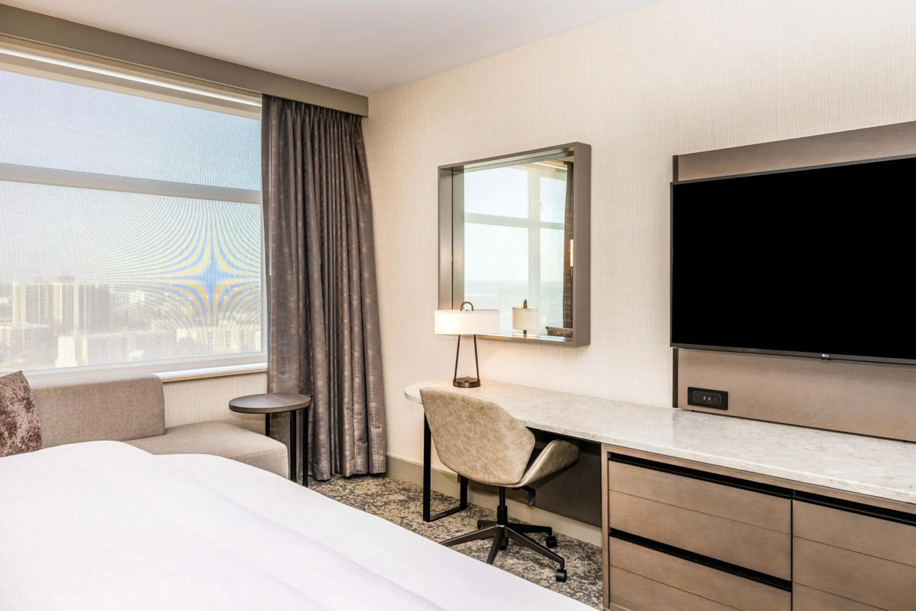 Photo of the whole room, Bed in The Westin Chicago Lombard