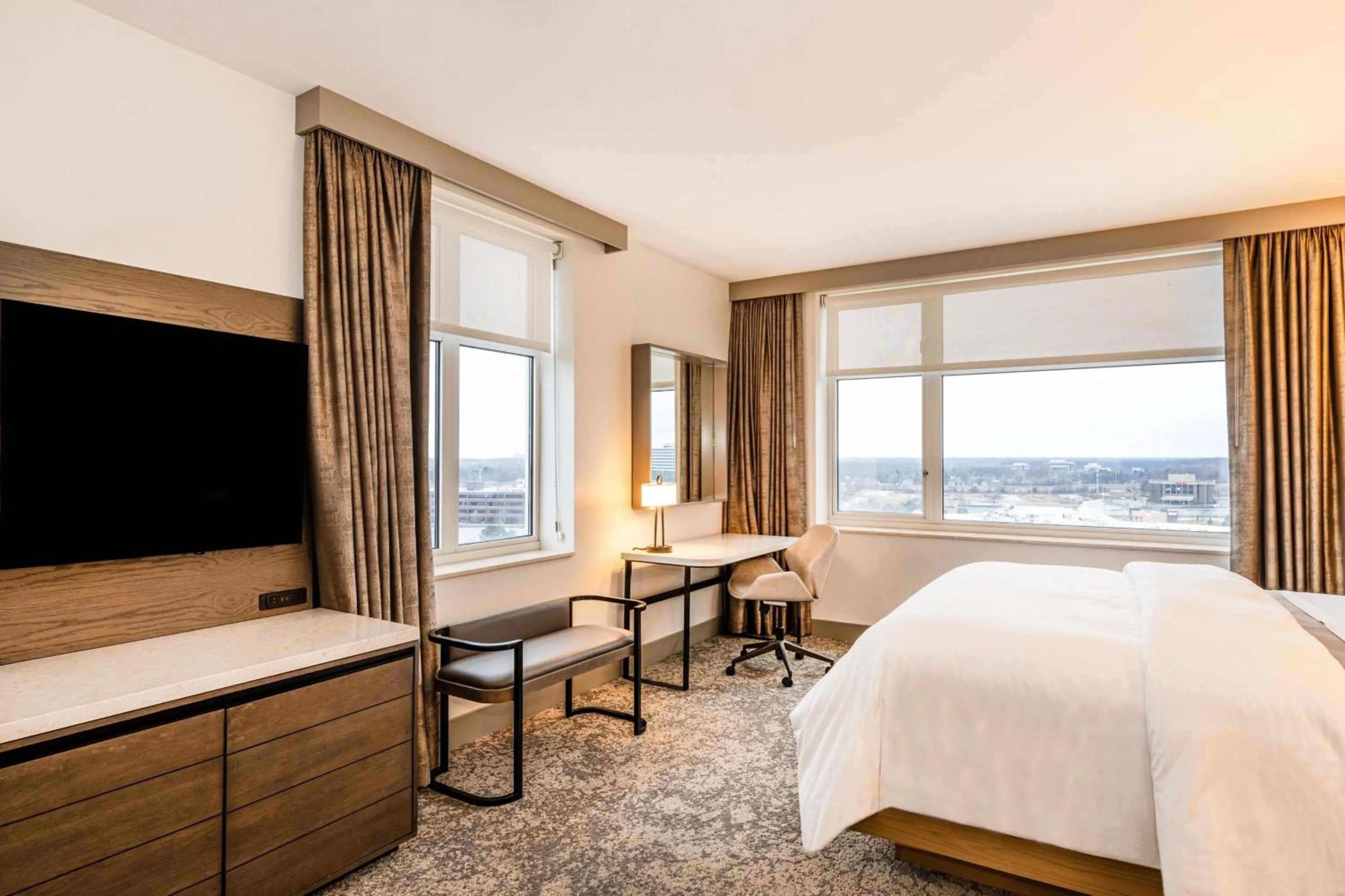 Bedroom, Bed in The Westin Chicago Lombard