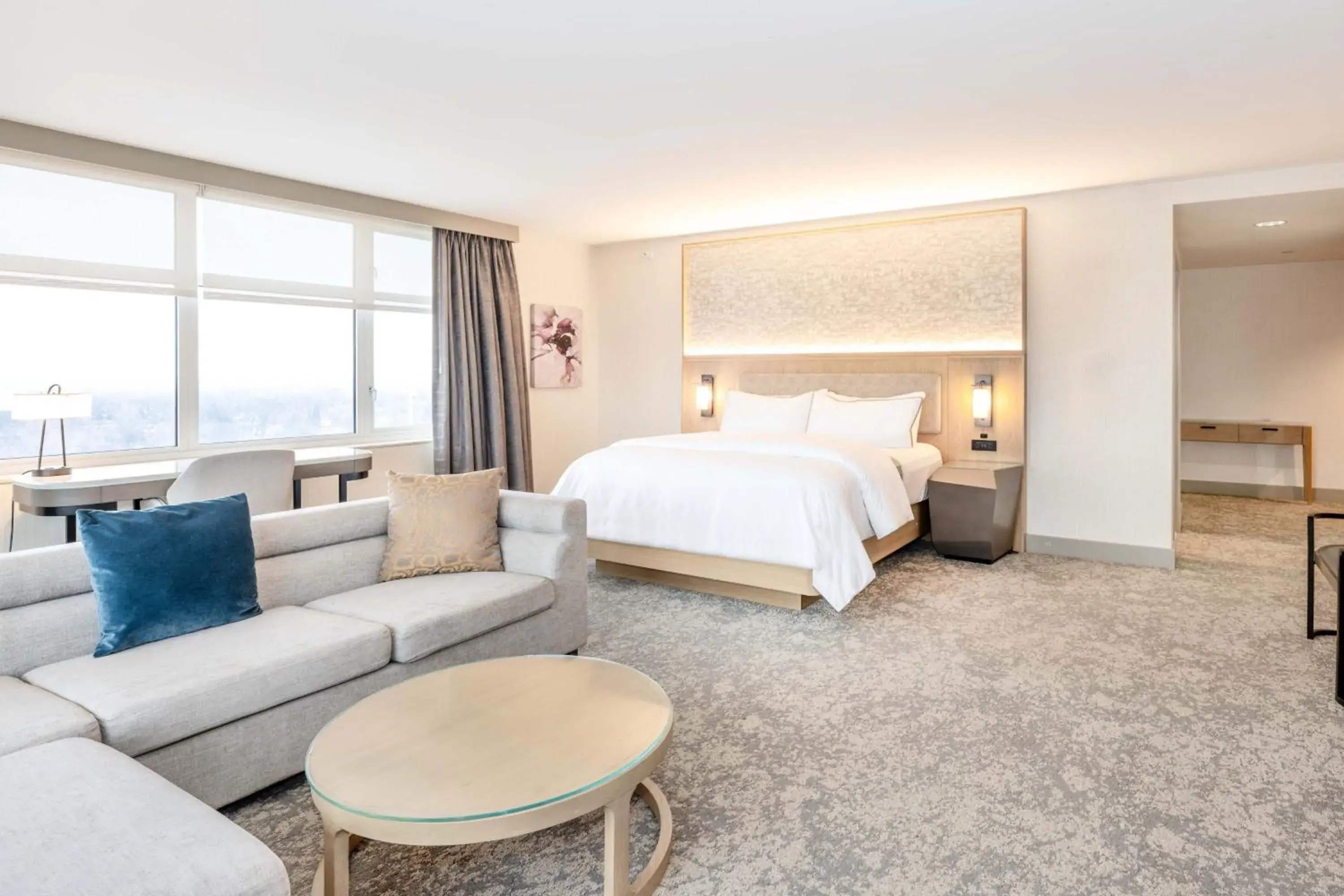 Deluxe Junior Suite - Club Level in The Westin Chicago Lombard Deluxe Junior Suite - Club Level in The Westin Chicago Lombard