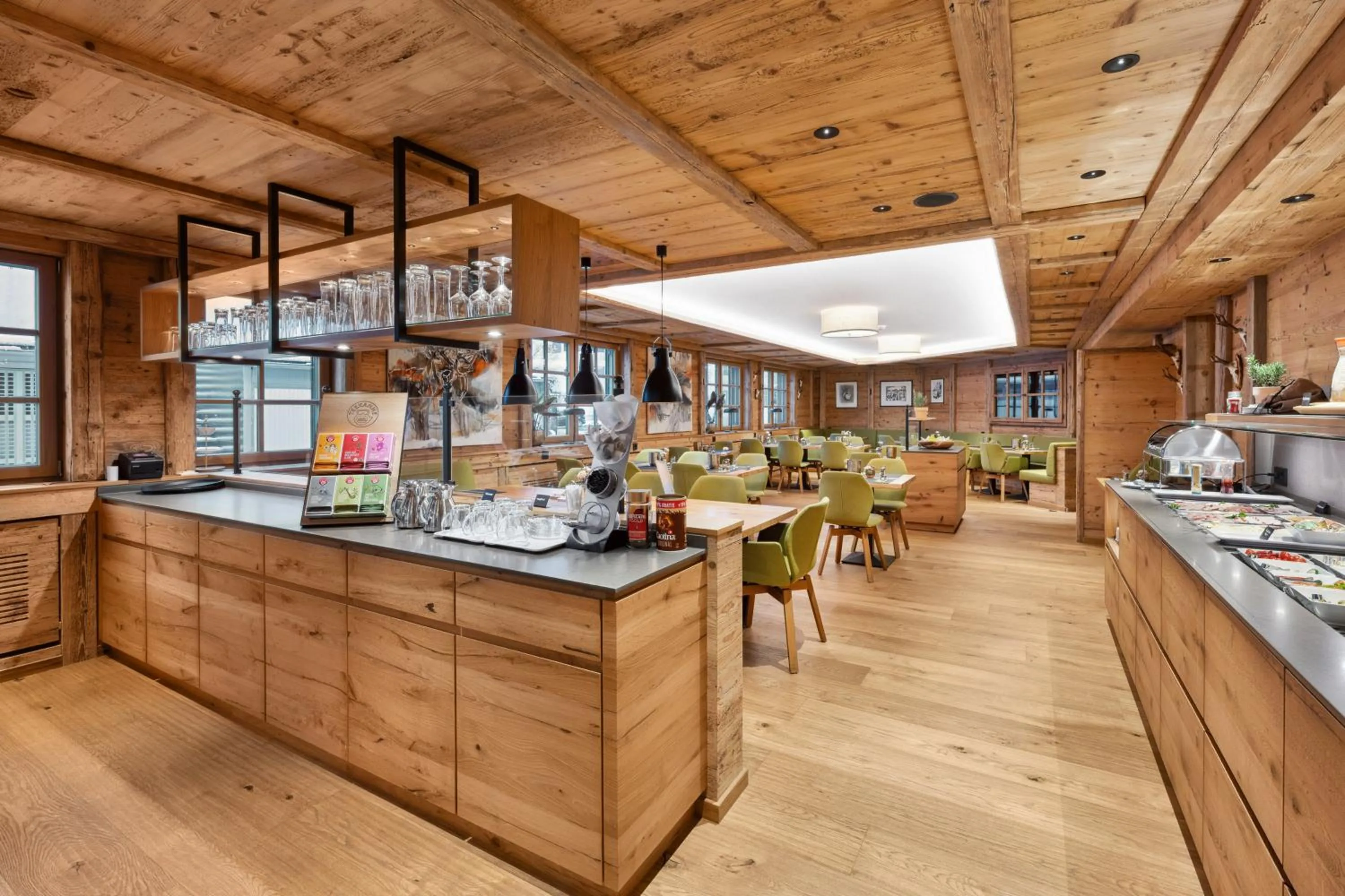 Restaurant/places to eat in Hotel Zeppelin