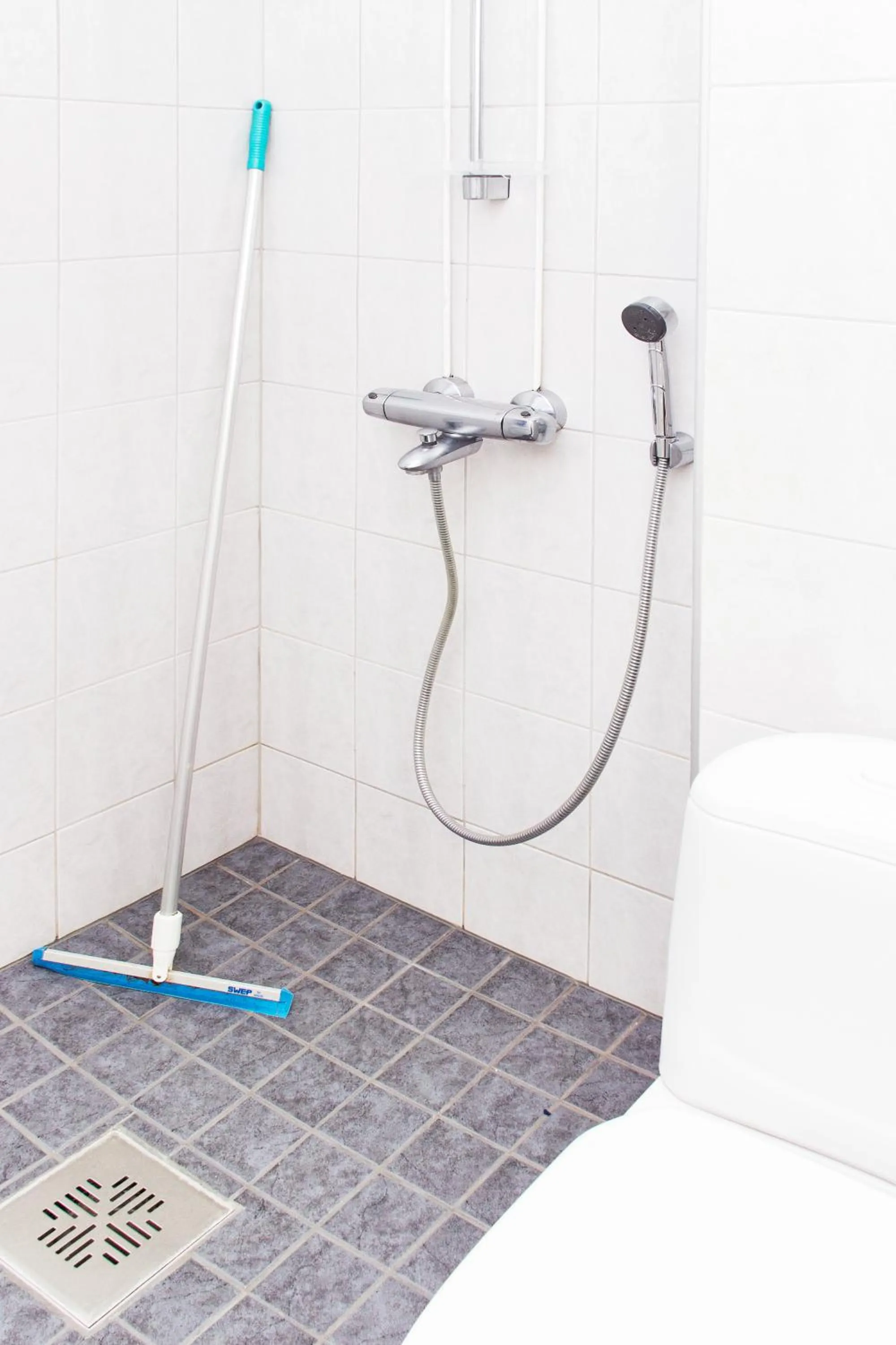 Shower in Summer Hotel Tähtelä, Alkio-opisto