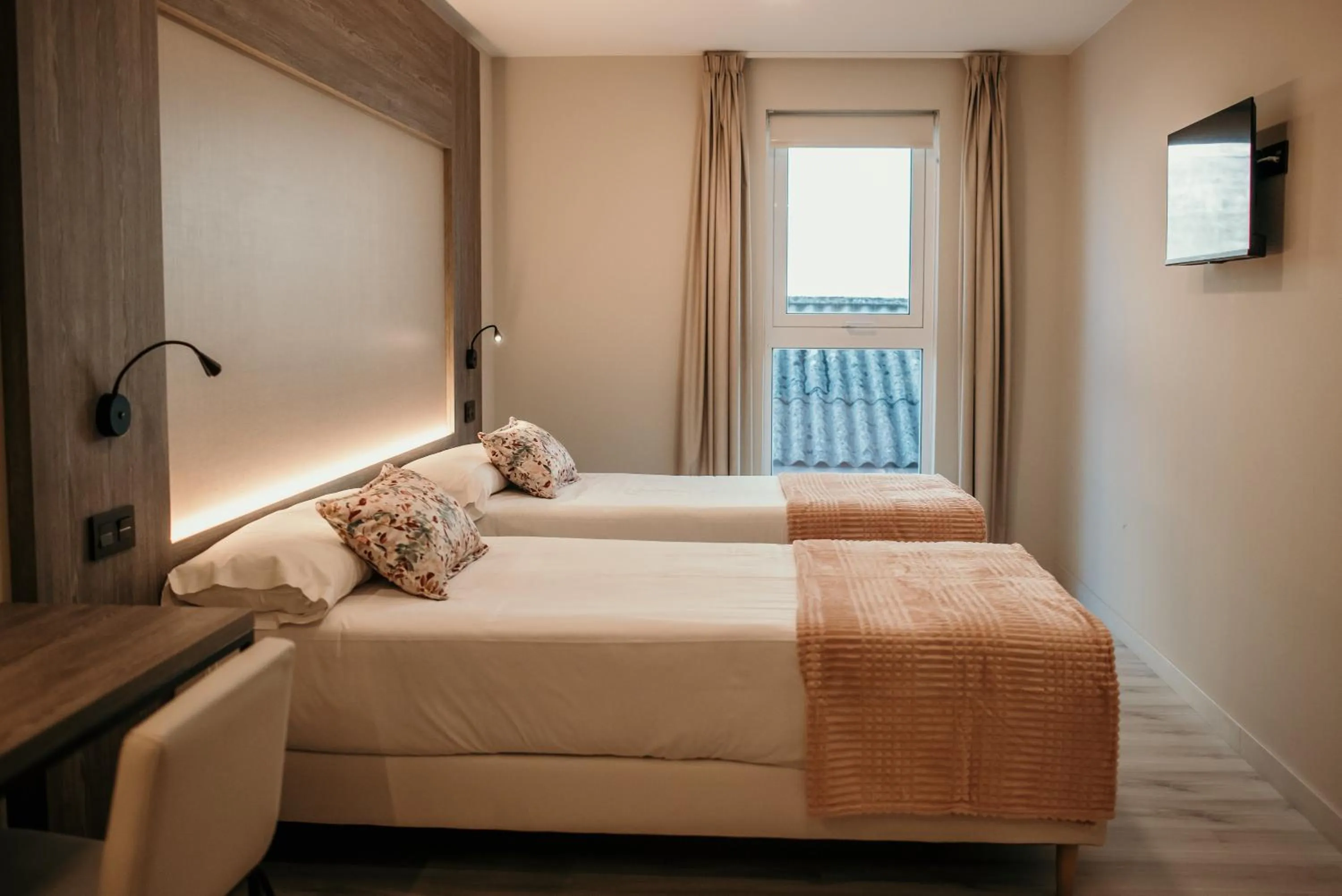 Photo of the whole room, Bed in Hotel Lux Melide