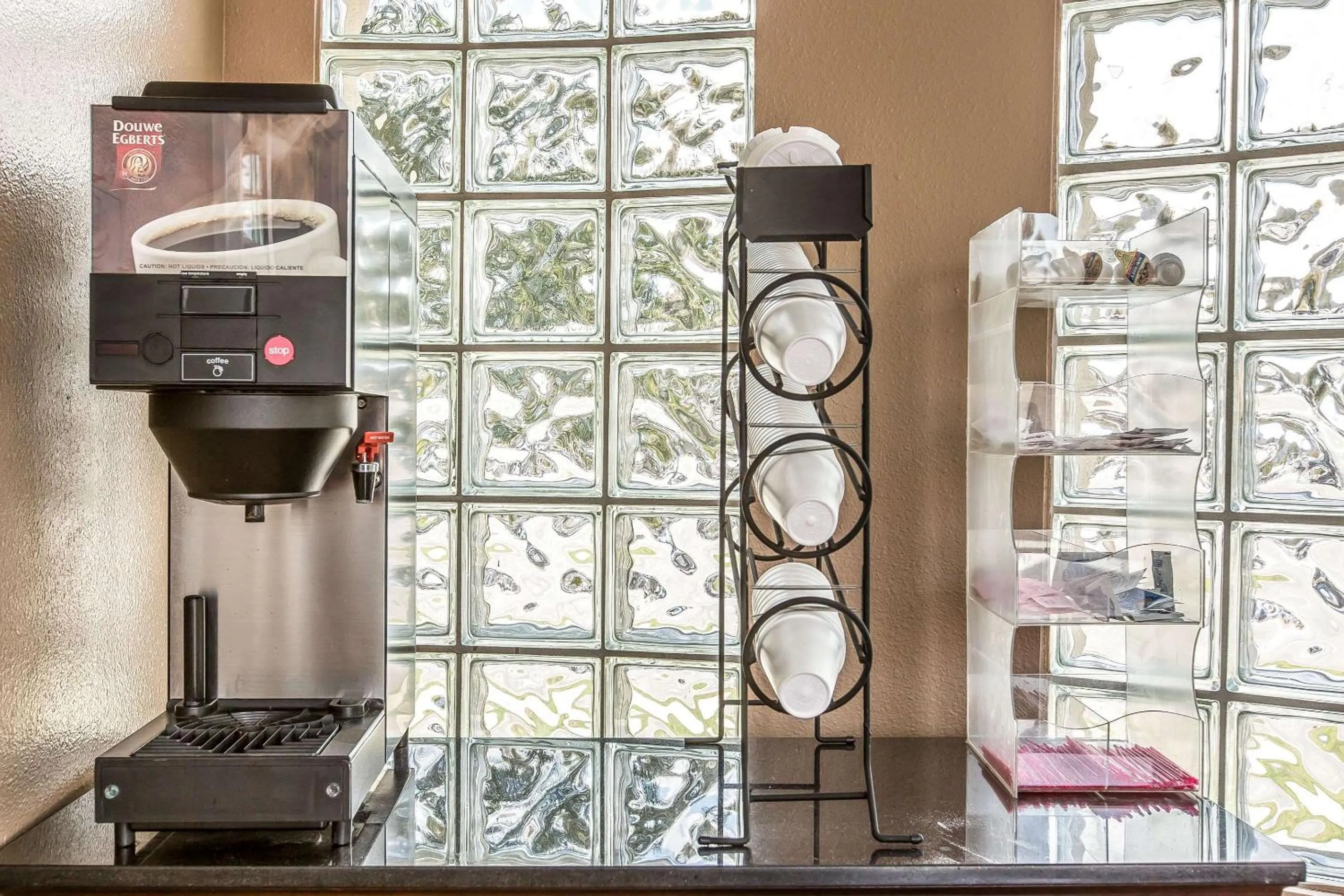 Restaurant/places to eat in Rodeway Inn Ventura Midtown