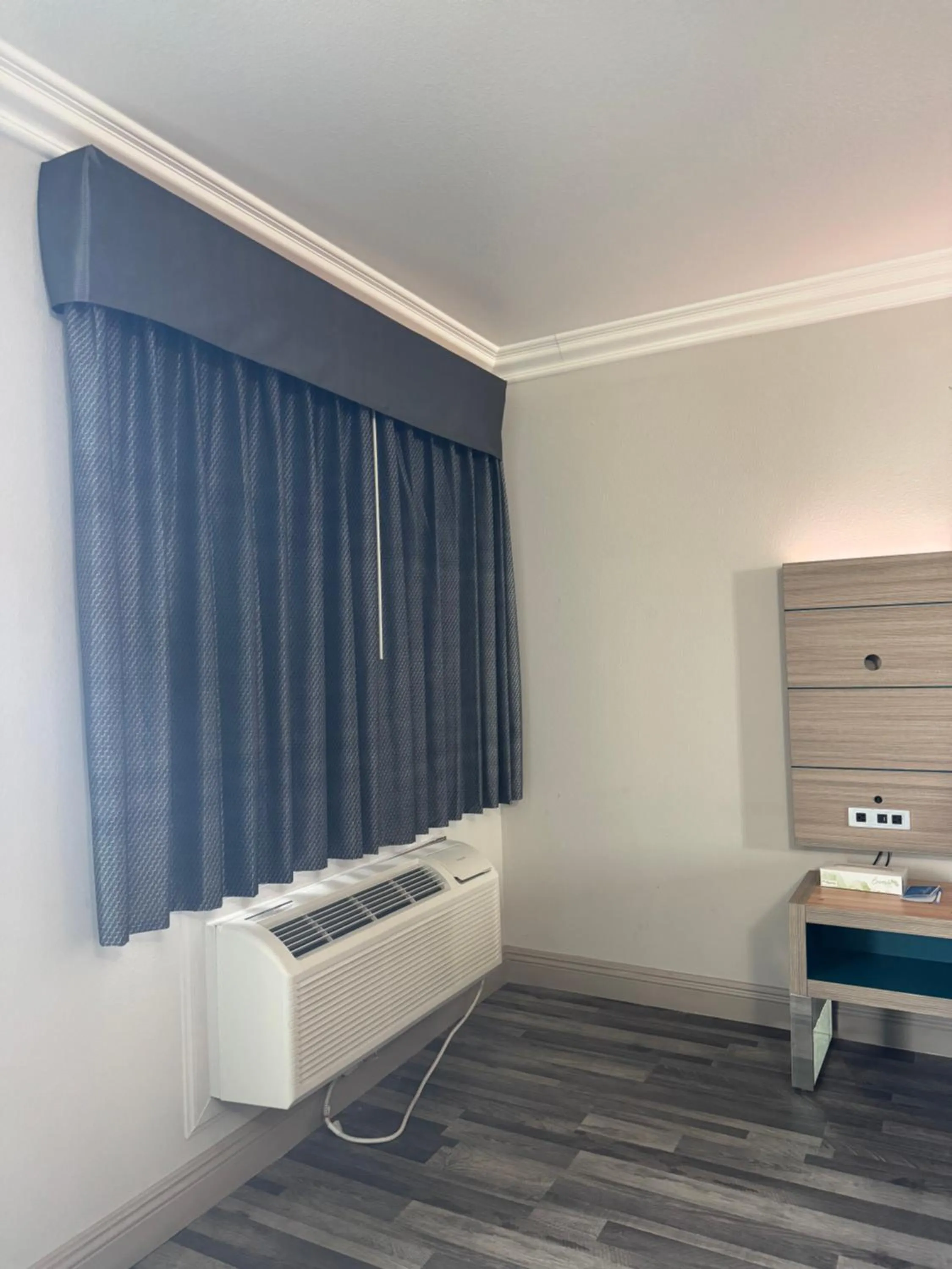 air conditioner in Rodeway Inn Ventura Midtown