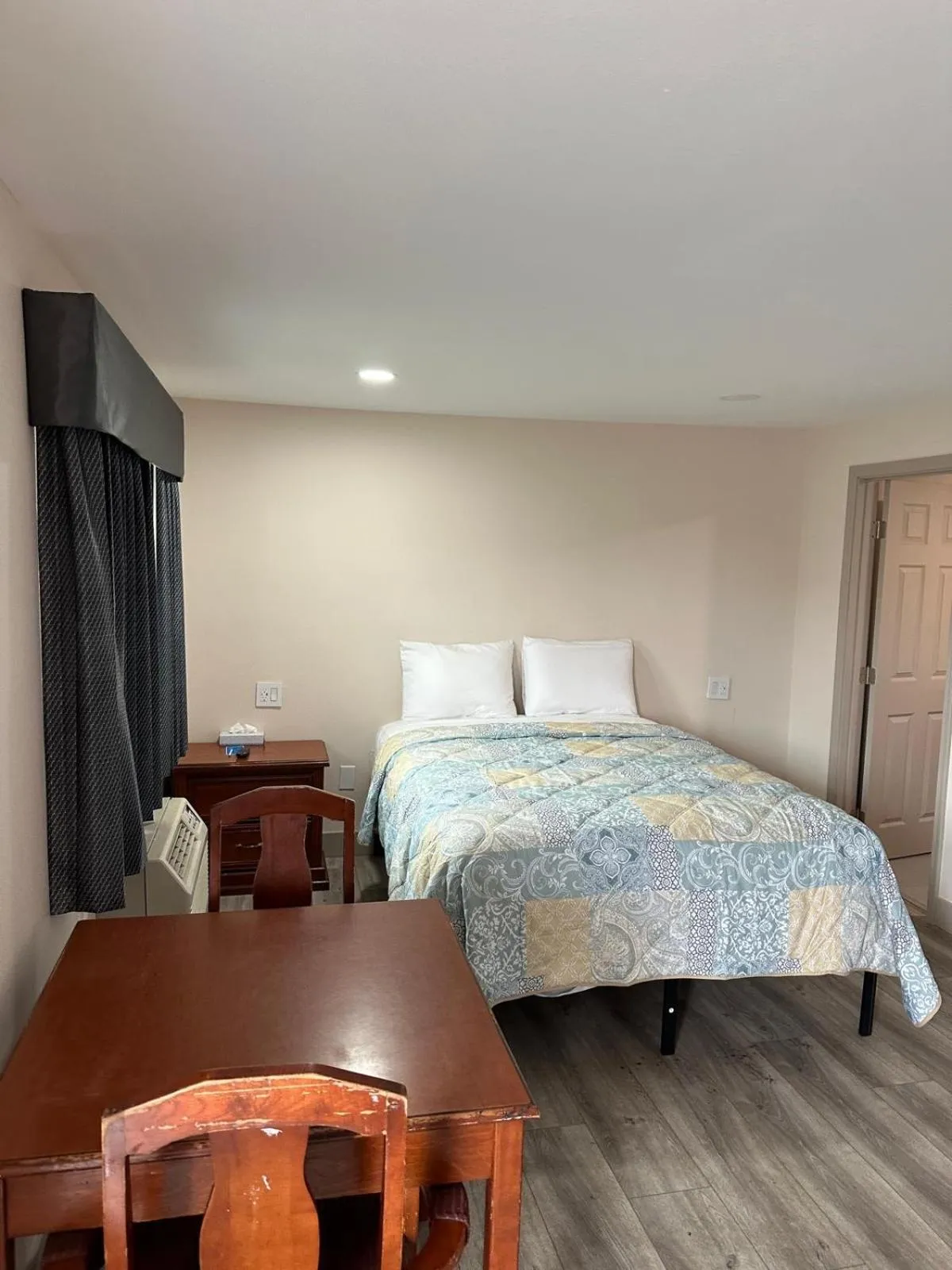 Bed in Rodeway Inn Ventura Midtown