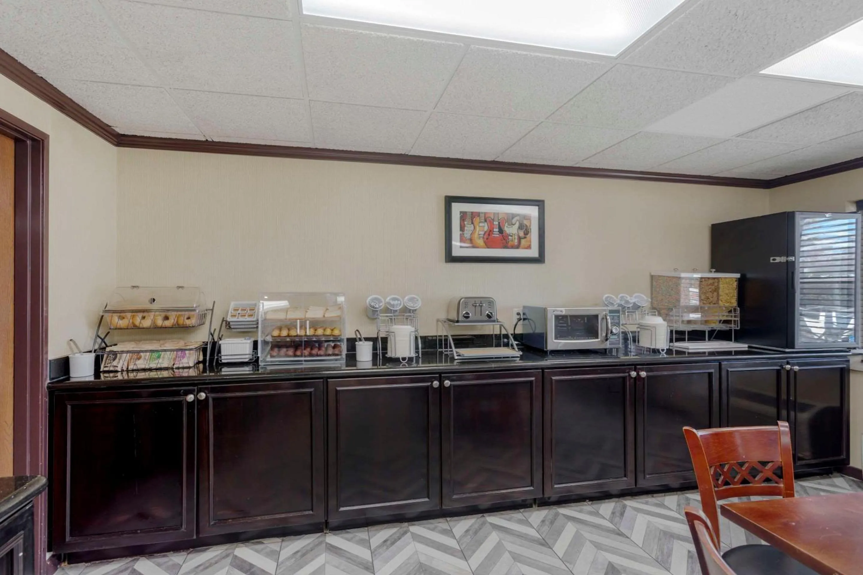 Breakfast in Comfort Inn & Suites Brentwood - Nashville