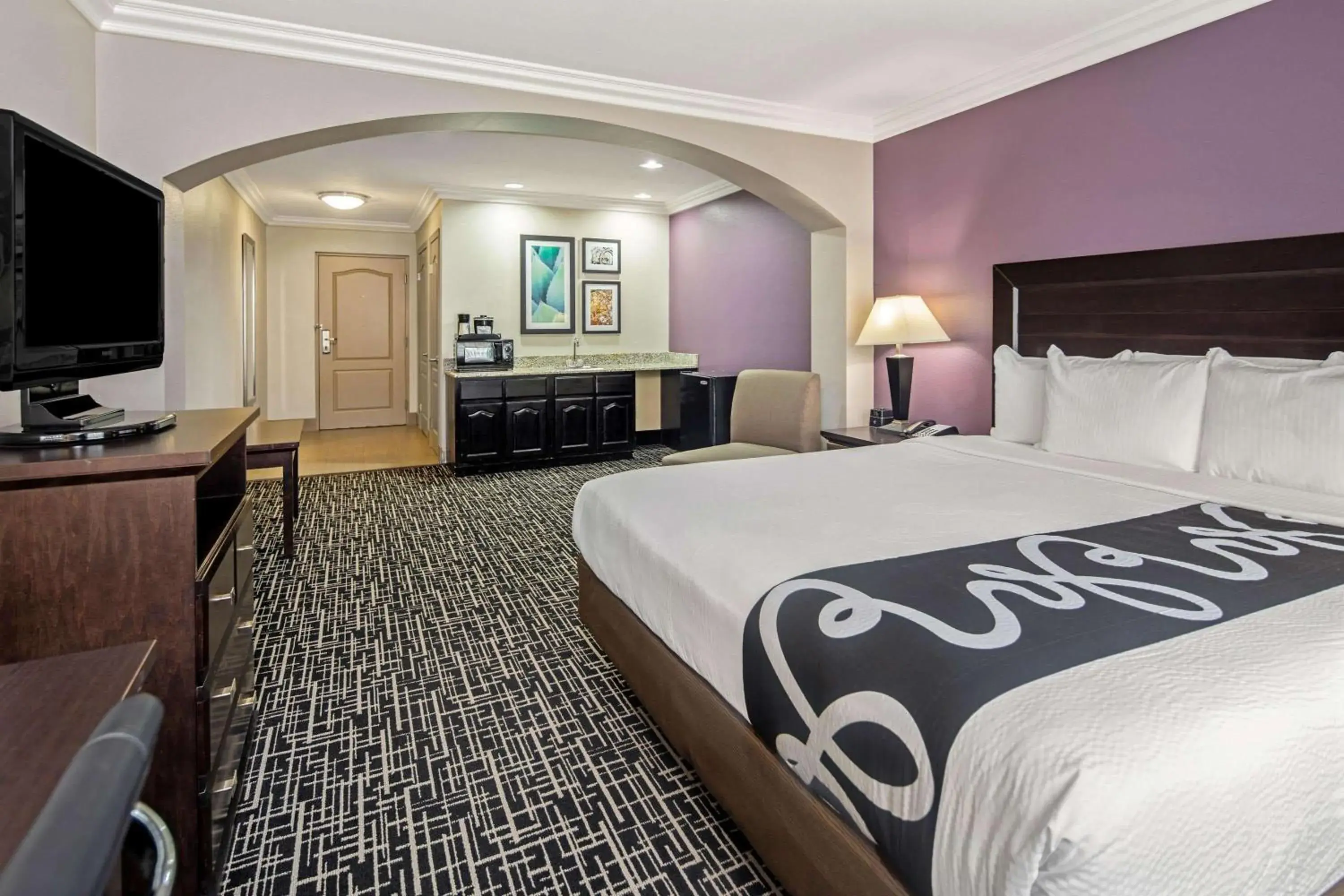 Photo of the whole room, Bed in La Quinta by Wyndham Temecula Photo of the whole room, Bed in La Quinta by Wyndham Temecula