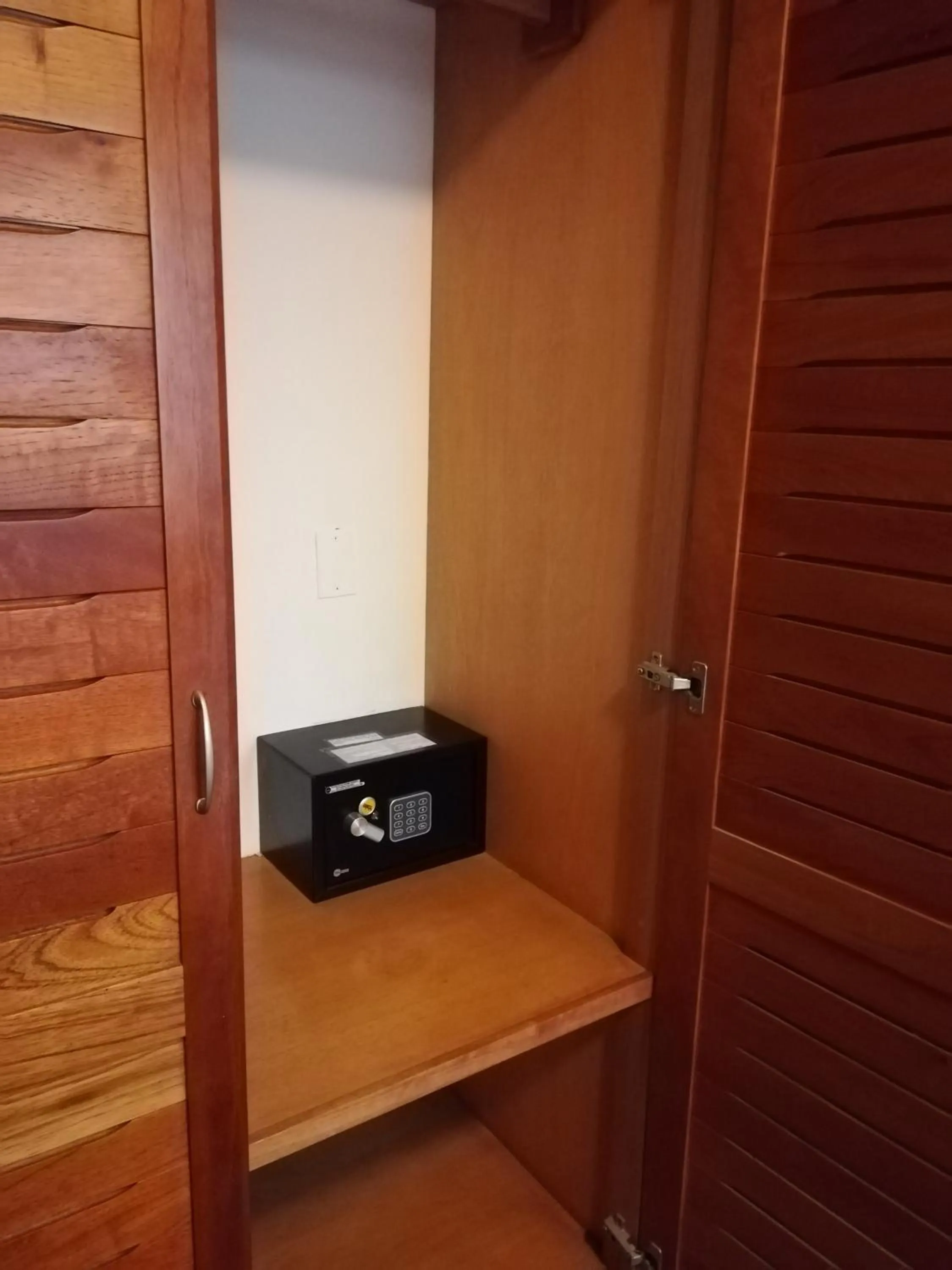 safe in Gran Hotel Toloma