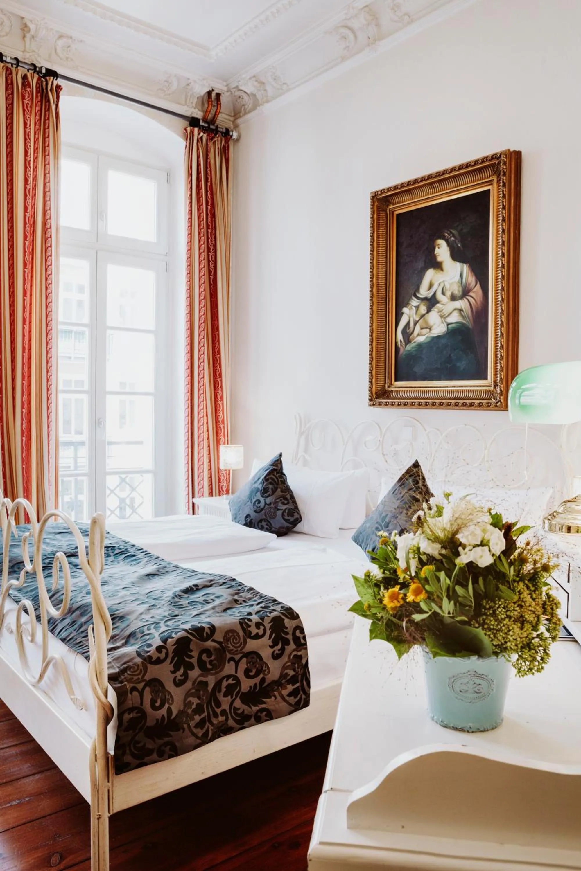 Photo of the whole room, Bed in Honigmond Boutique Hotel