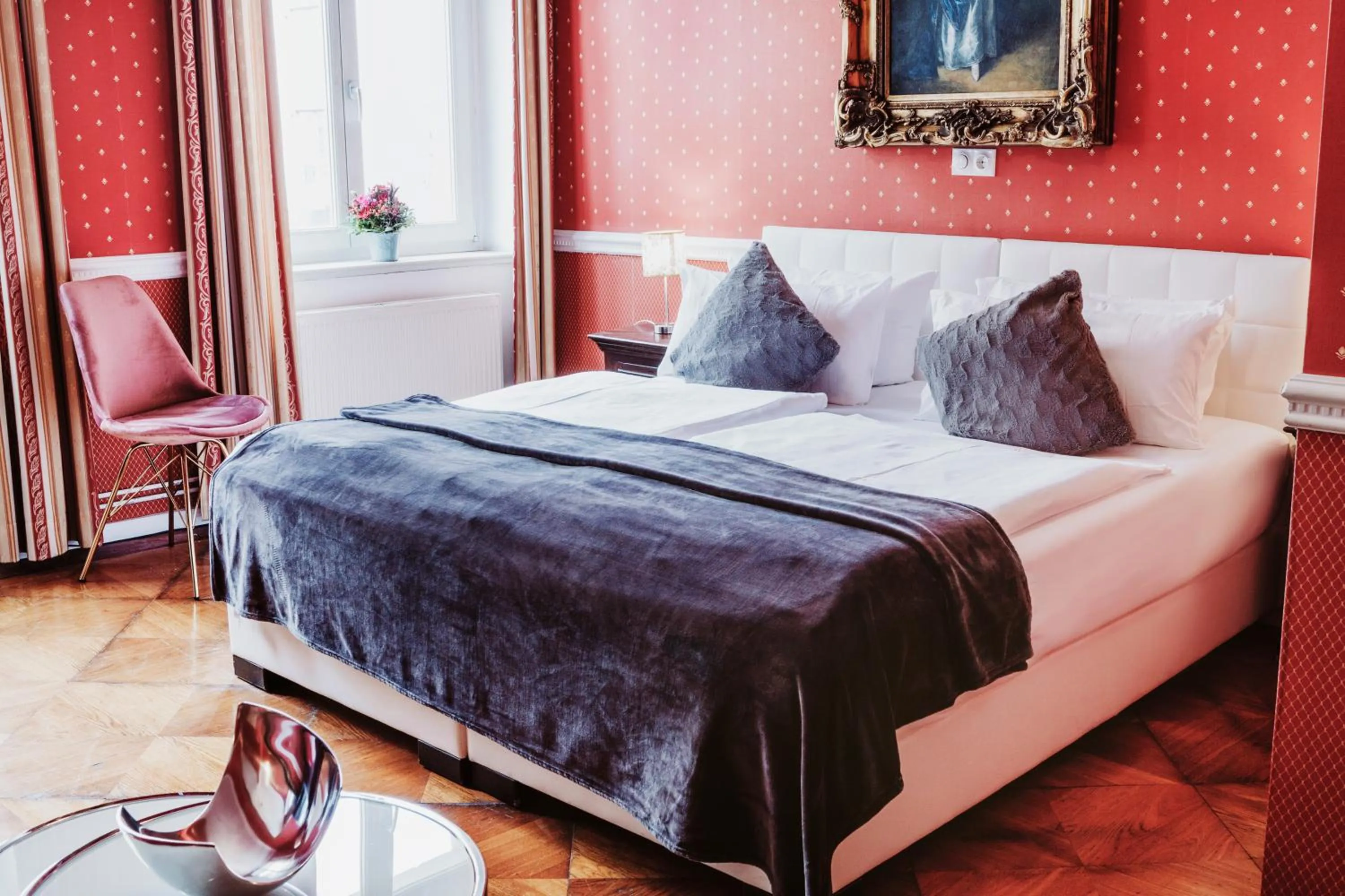 Photo of the whole room, Bed in Honigmond Boutique Hotel