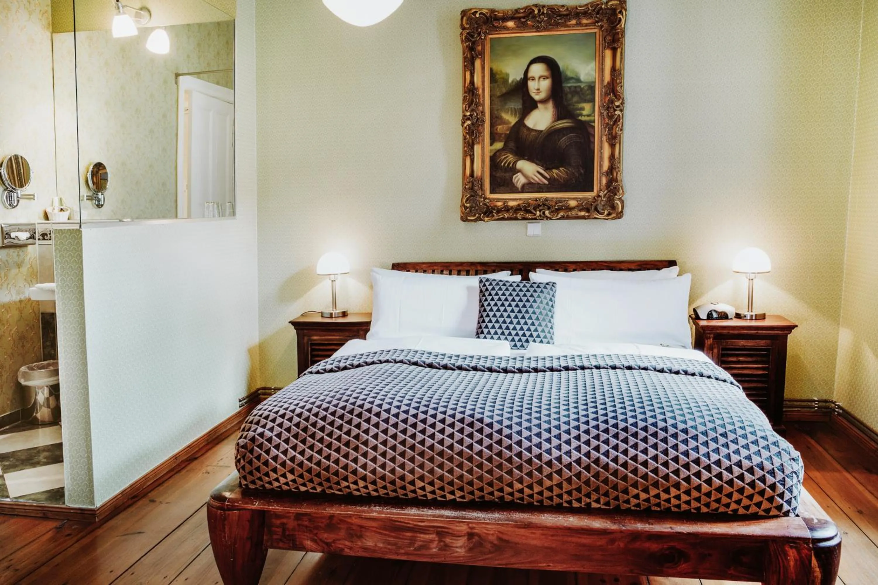 Photo of the whole room, Bed in Honigmond Boutique Hotel