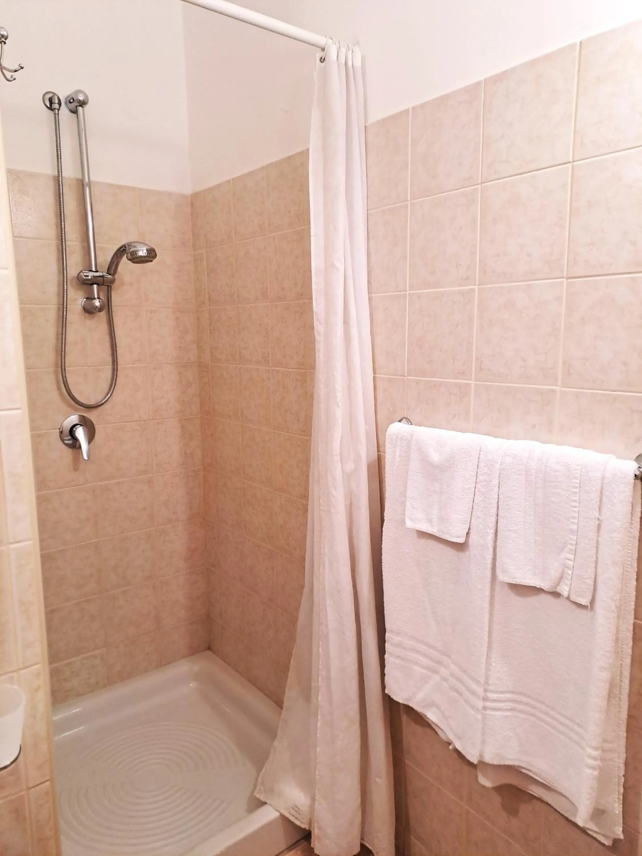 Shower in Bed And Breakfast Camere Primavera