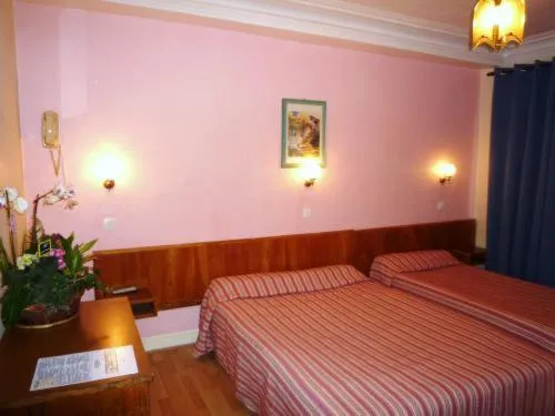 Photo of the whole room, Bed in Hôtel Du Brabant